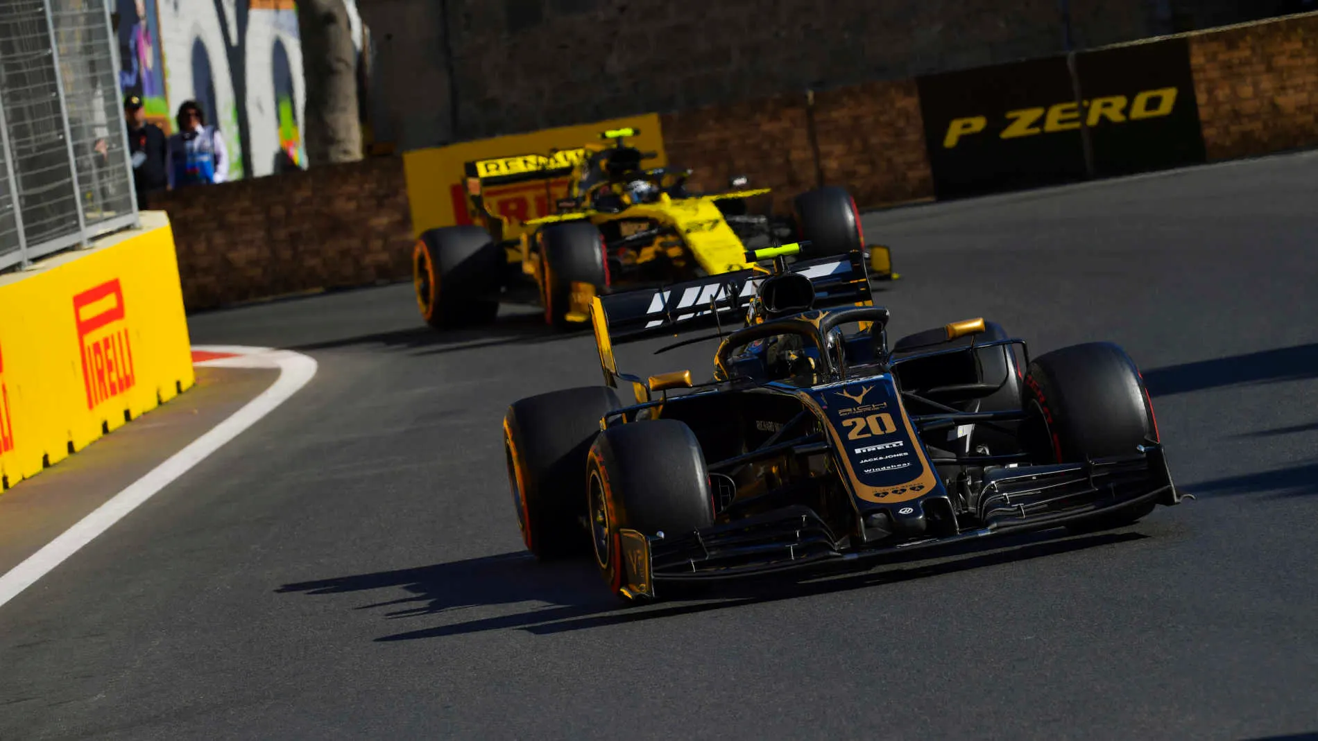 BAKU CITY CIRCUIT, AZERBAIJAN - APRIL 28: Kevin Magnussen, Haas VF-19, leads Nico Hulkenberg,