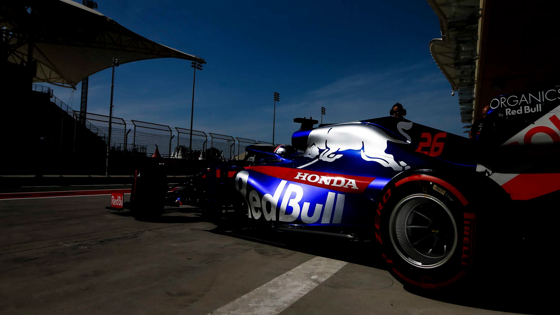 BAHRAIN INTERNATIONAL CIRCUIT, BAHRAIN - MARCH 29: Daniil Kvyat, Toro Rosso STR14, leaves the garage during the Bahrain GP at Bahrain International Circuit on March 29, 2019 in Bahrain International Circuit, Bahrain. (Photo by Andy Hone / LAT Images)