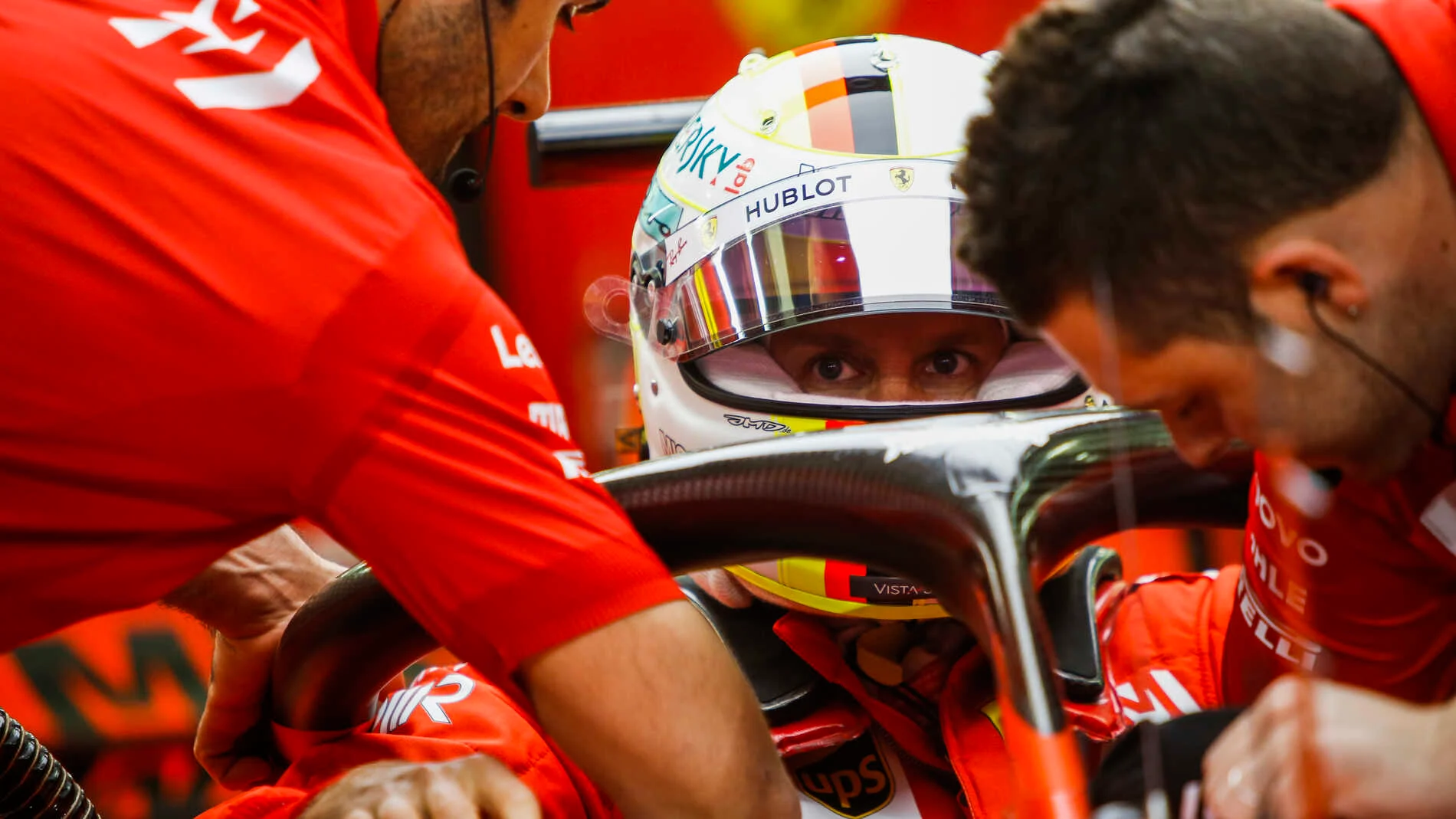BAHRAIN INTERNATIONAL CIRCUIT, BAHRAIN - MARCH 29: Sebastian Vettel, Ferrari during the Bahrain GP at Bahrain International Circuit on March 29, 2019 in Bahrain International Circuit, Bahrain. (Photo by Zak Mauger / LAT Images)