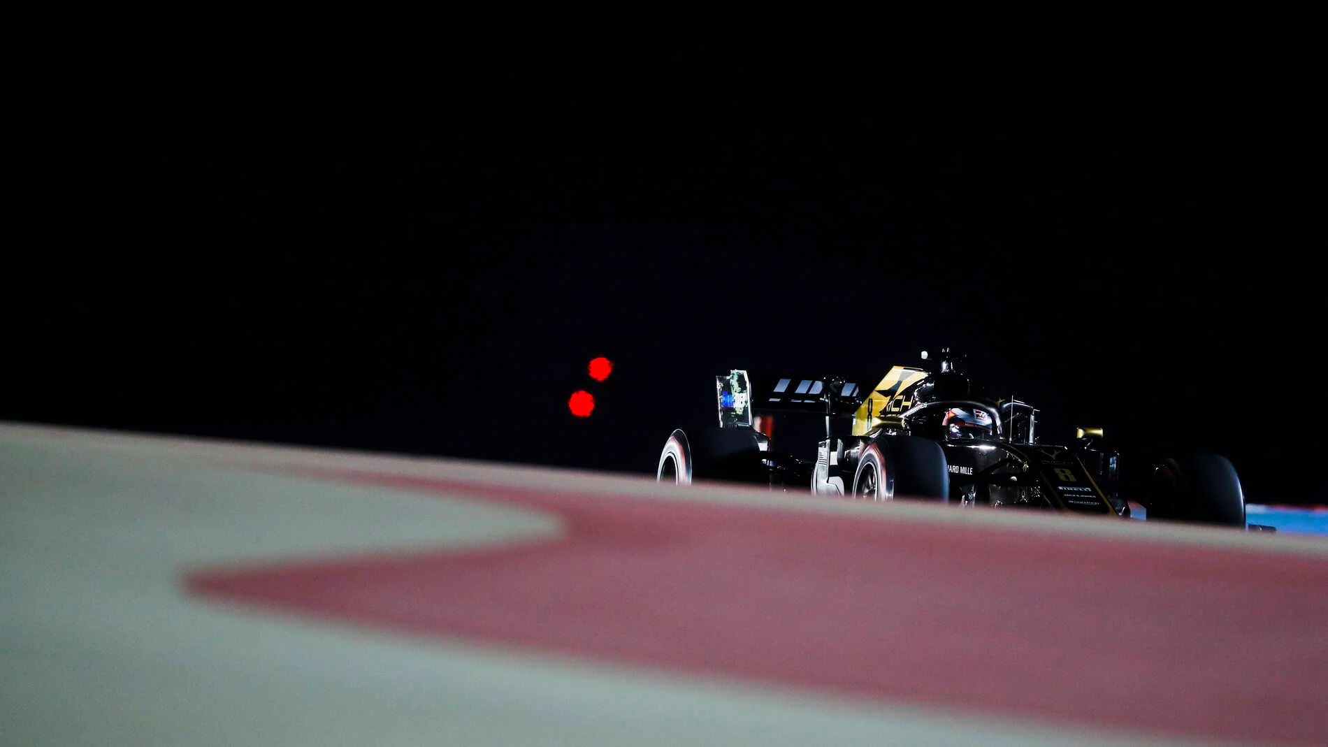 BAHRAIN INTERNATIONAL CIRCUIT, BAHRAIN - MARCH 29: Romain Grosjean, Haas VF-19 during the Bahrain GP at Bahrain International Circuit on March 29, 2019 in Bahrain International Circuit, Bahrain. (Photo by Steven Tee / LAT Images)