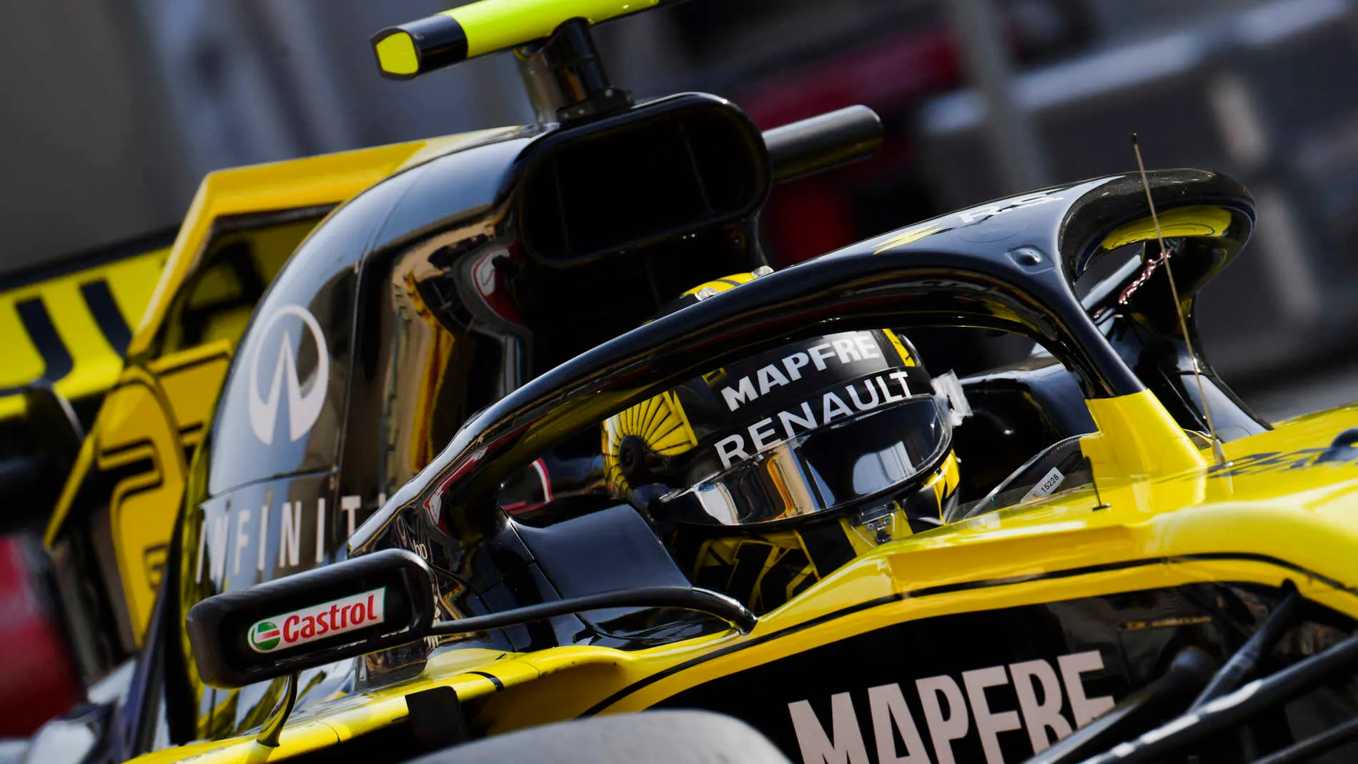 BAHRAIN INTERNATIONAL CIRCUIT, BAHRAIN - MARCH 30: Nico Hulkenberg, Renault R.S. 19 during the