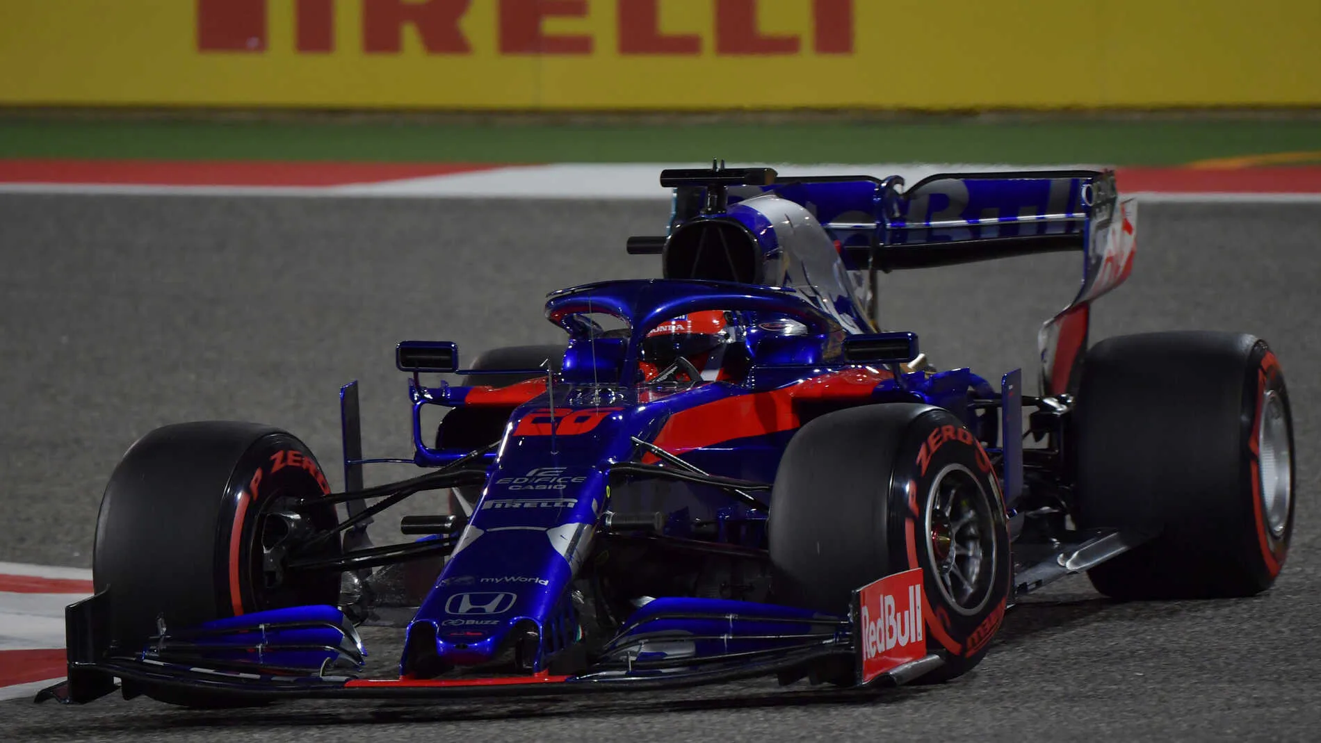 BAHRAIN INTERNATIONAL CIRCUIT, BAHRAIN - MARCH 30: Daniil Kvyat, Toro Rosso STR14 during the