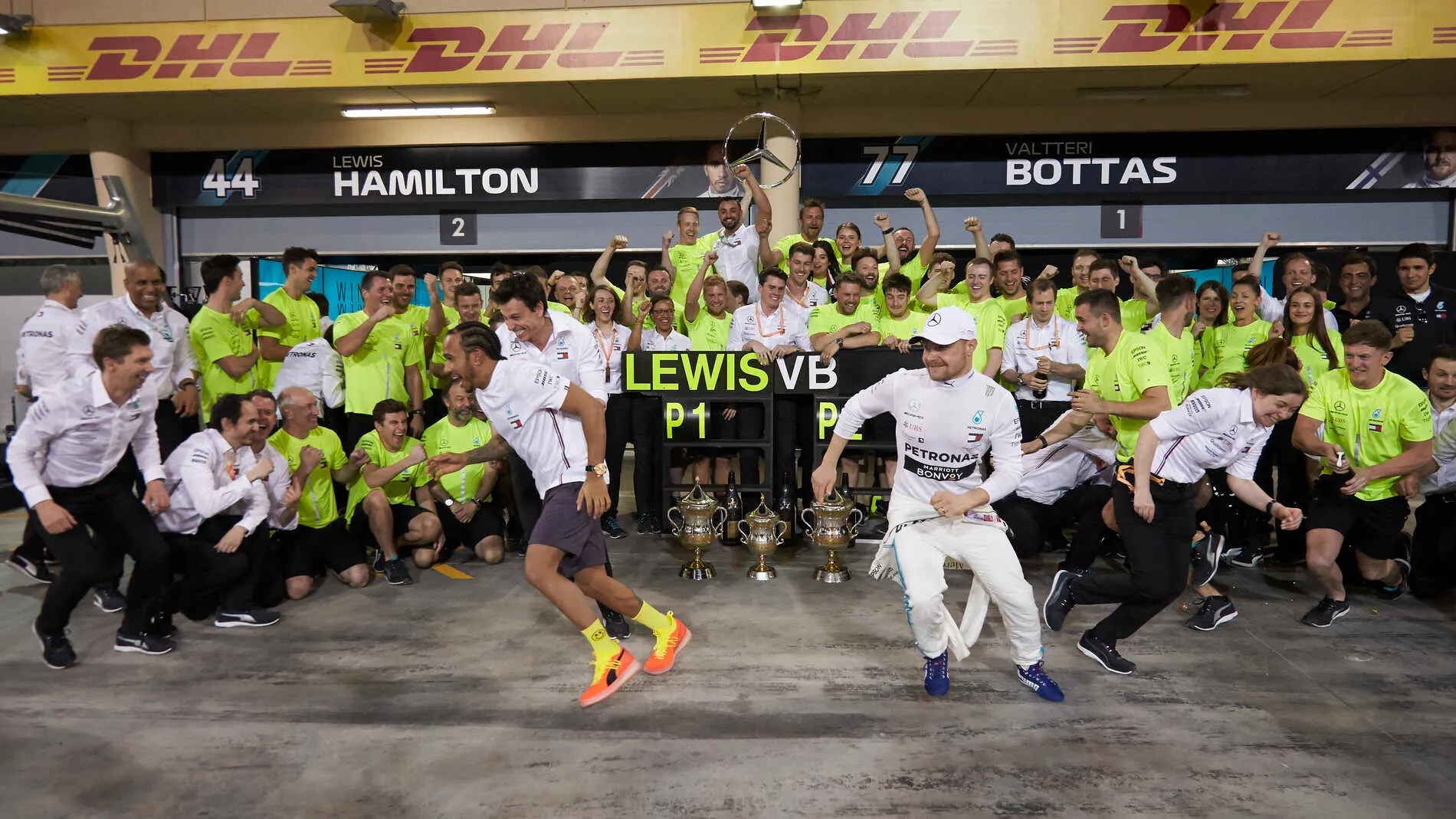 BAHRAIN INTERNATIONAL CIRCUIT, BAHRAIN - MARCH 31: Winner Lewis Hamilton, Mercedes AMG F1 and