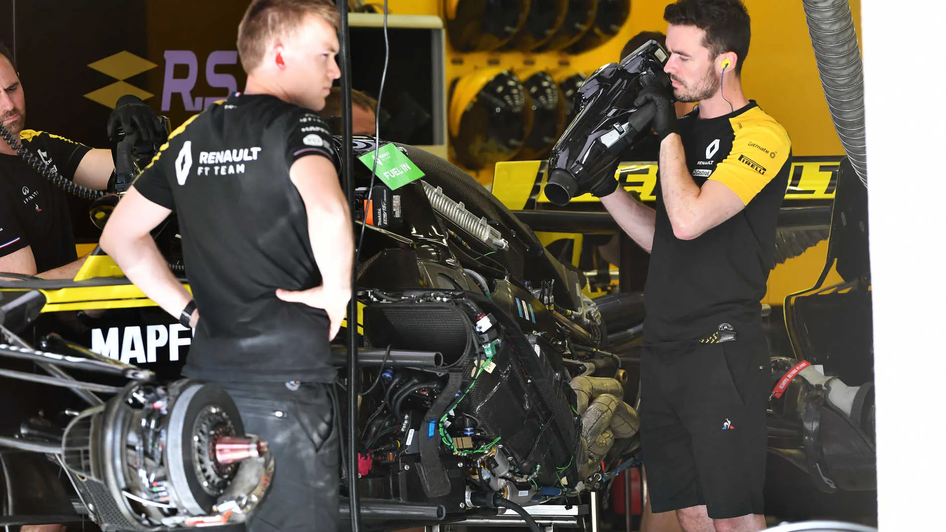 BAHRAIN INTERNATIONAL CIRCUIT, BAHRAIN - MARCH 28: Renault R.S.19 engine bay during the Bahrain GP