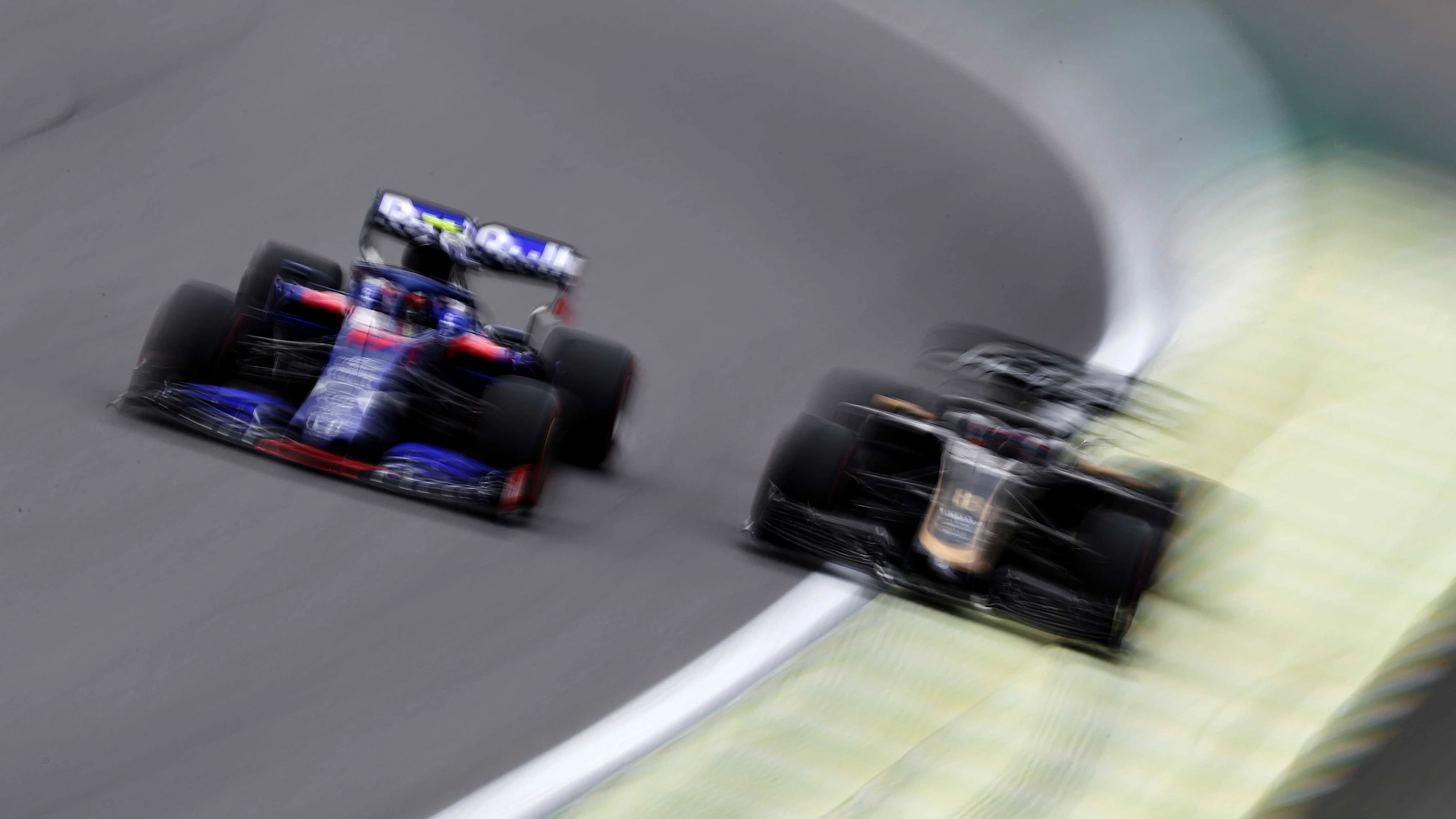SAO PAULO, BRAZIL - NOVEMBER 15: Pierre Gasly of France driving the (10) Scuderia Toro Rosso STR14