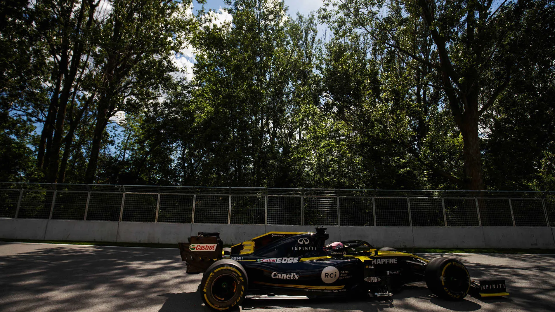 CIRCUIT GILLES-VILLENEUVE, CANADA - JUNE 07: Daniel Ricciardo, Renault R.S.19 during the Canadian