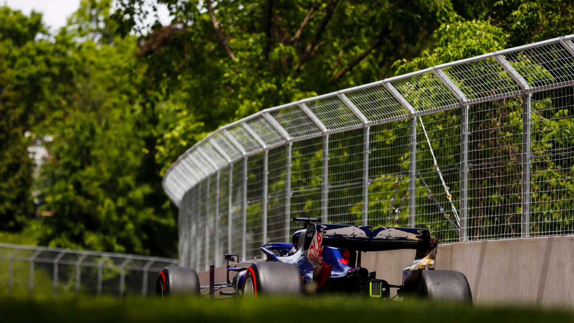 CIRCUIT GILLES-VILLENEUVE, CANADA - JUNE 08: Daniil Kvyat, Toro Rosso STR14 during the Canadian GP at Circuit Gilles-Villeneuve on June 08, 2019 in Circuit Gilles-Villeneuve, Canada. (Photo by Zak Mauger / LAT Images)