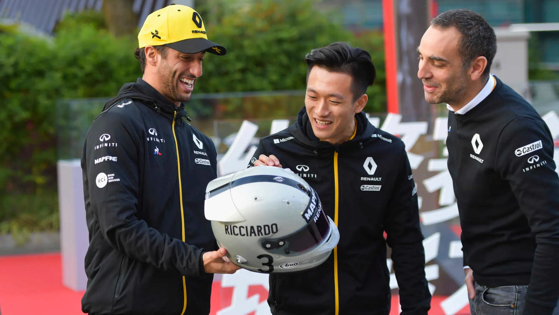 SHANGHAI INTERNATIONAL CIRCUIT, CHINA - APRIL 11: Daniel Ricciardo, Renault F1 Team, shows his helmet to Cyril Abiteboul, Managing Director, Renault F1 Team and Guanyu Zhou during the Chinese GP at Shanghai International Circuit on April 11, 2019 in Shanghai International Circuit, China. (Photo by Jerry Andre / Sutton Images)