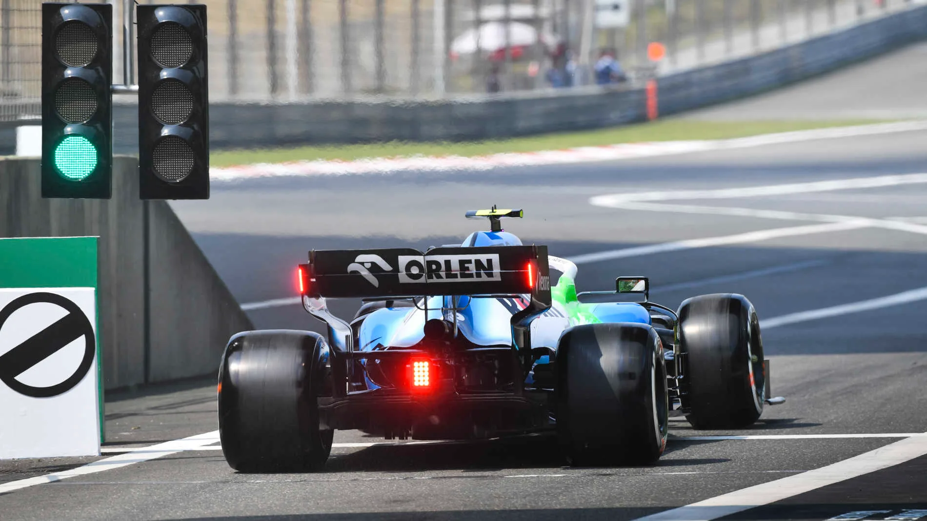 SHANGHAI INTERNATIONAL CIRCUIT, CHINA - APRIL 12: Robert Kubica, Williams FW42, leaves the pit lane during the Chinese GP at Shanghai International Circuit on April 12, 2019 in Shanghai International Circuit, China. (Photo by Mark Sutton / Sutton Images)