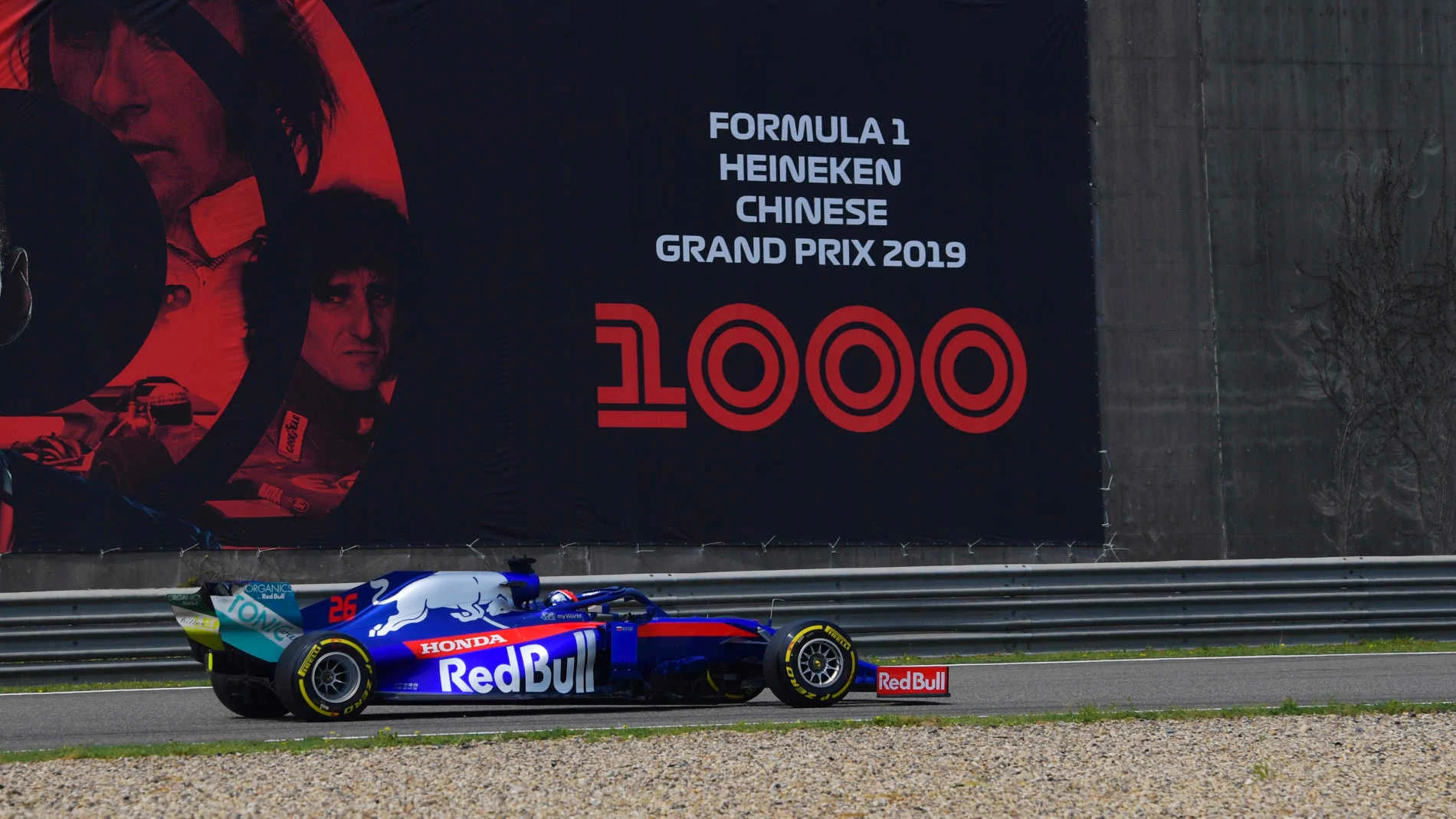 SHANGHAI INTERNATIONAL CIRCUIT, CHINA - APRIL 12: Daniil Kvyat, Toro Rosso STR14 during the Chinese