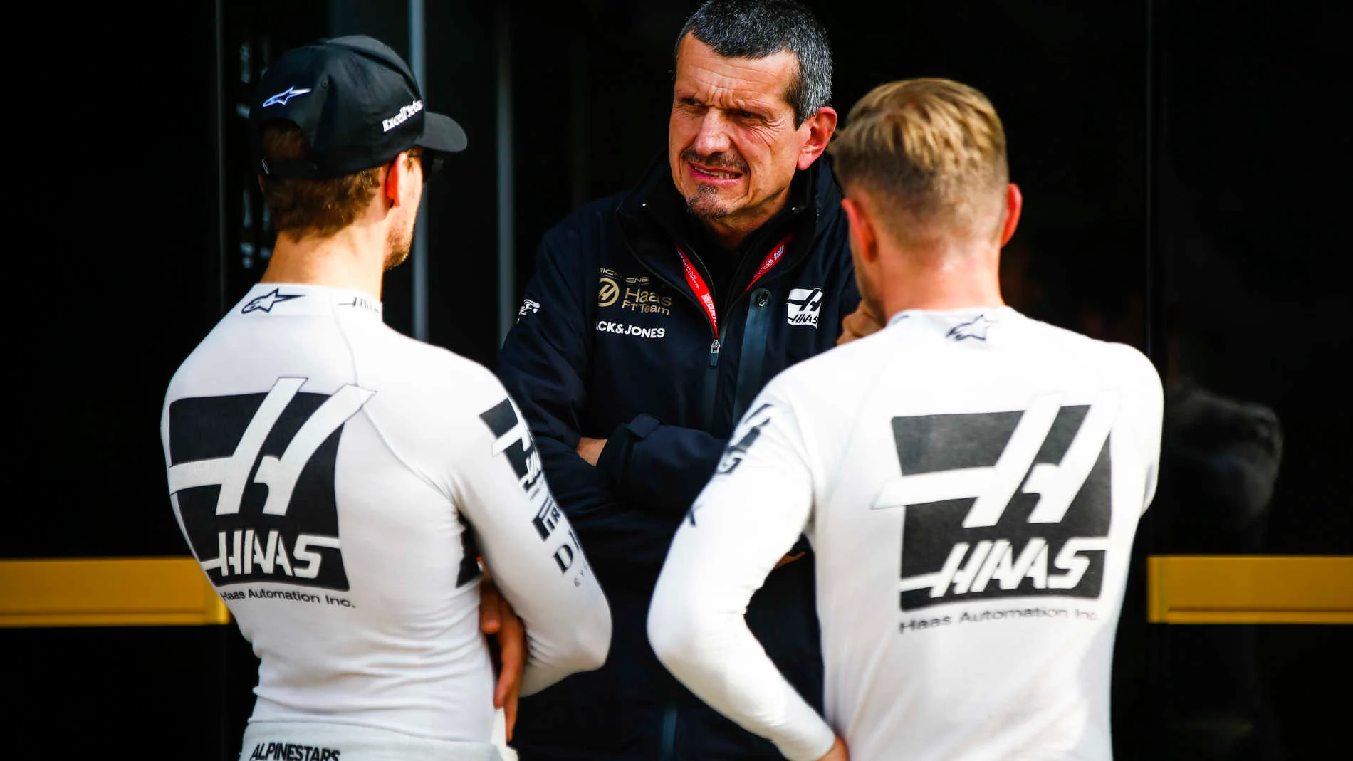 SHANGHAI INTERNATIONAL CIRCUIT, CHINA - APRIL 13: Romain Grosjean, Haas F1, Guenther Steiner, Team