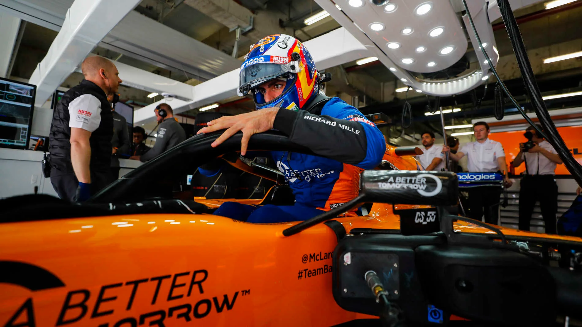 SHANGHAI INTERNATIONAL CIRCUIT, CHINA - APRIL 13: Carlos Sainz, McLaren, climbs into his car during the Chinese GP at Shanghai International Circuit on April 13, 2019 in Shanghai International Circuit, China. (Photo by Steven Tee / LAT Images)
