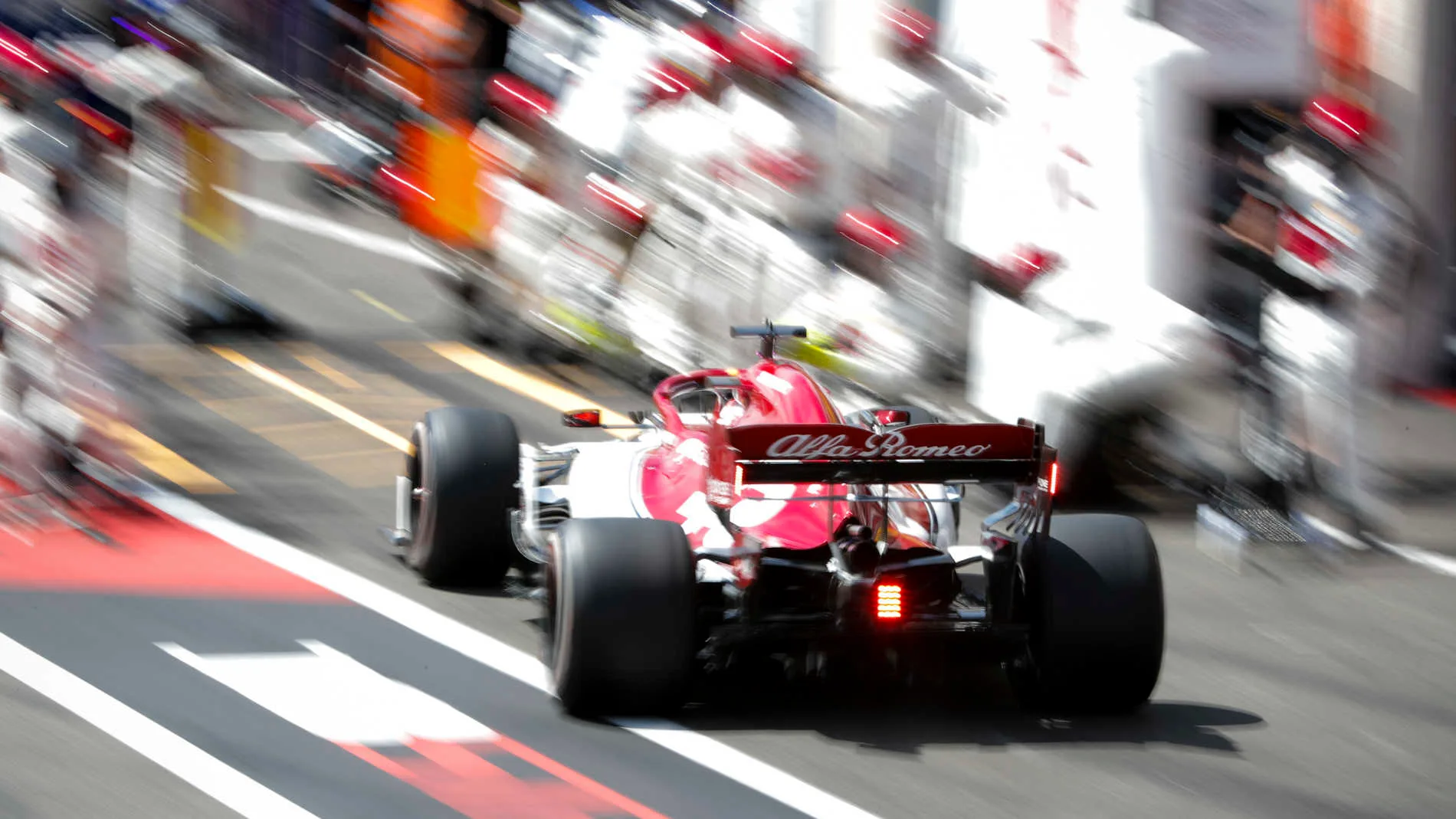 CIRCUIT PAUL RICARD, FRANCE - JUNE 23: Kimi Raikkonen, Alfa Romeo Racing C38 pit stop during the French GP at Circuit Paul Ricard on June 23, 2019 in Circuit Paul Ricard, France. (Photo by Steven Tee / LAT Images)
