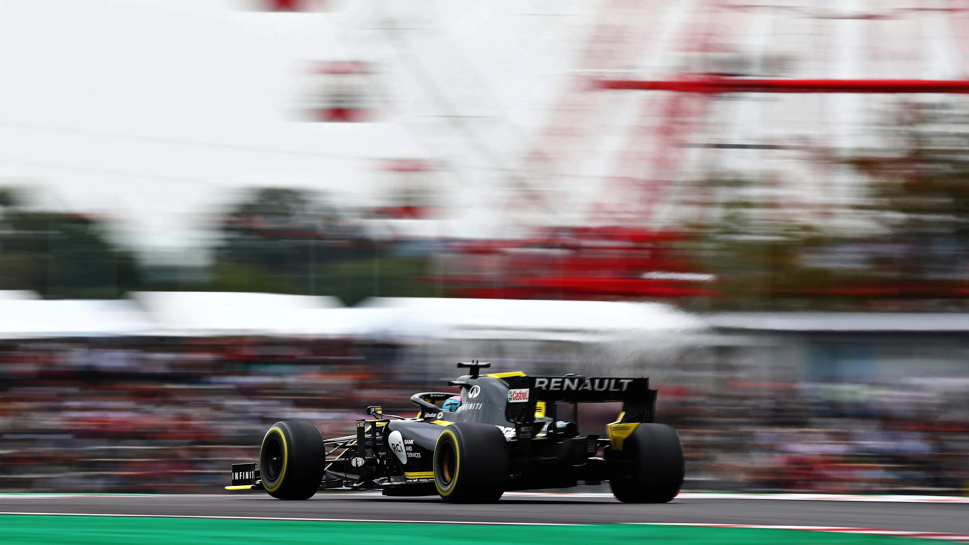 SUZUKA, JAPAN - OCTOBER 11: Daniel Ricciardo of Australia driving the (3) Renault Sport Formula One