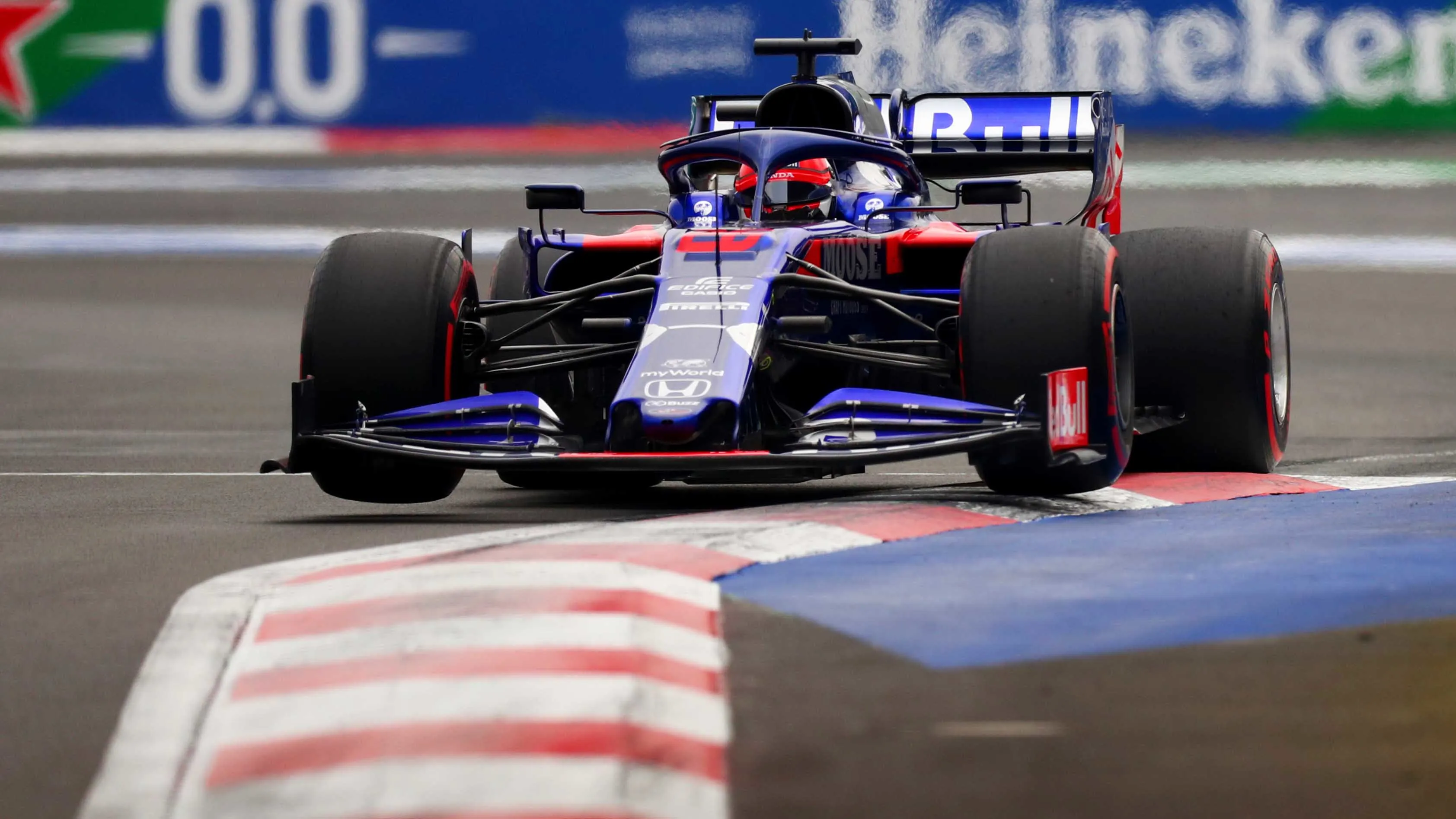 MEXICO CITY, MEXICO - OCTOBER 26: Daniil Kvyat driving the (26) Scuderia Toro Rosso STR14 Honda on