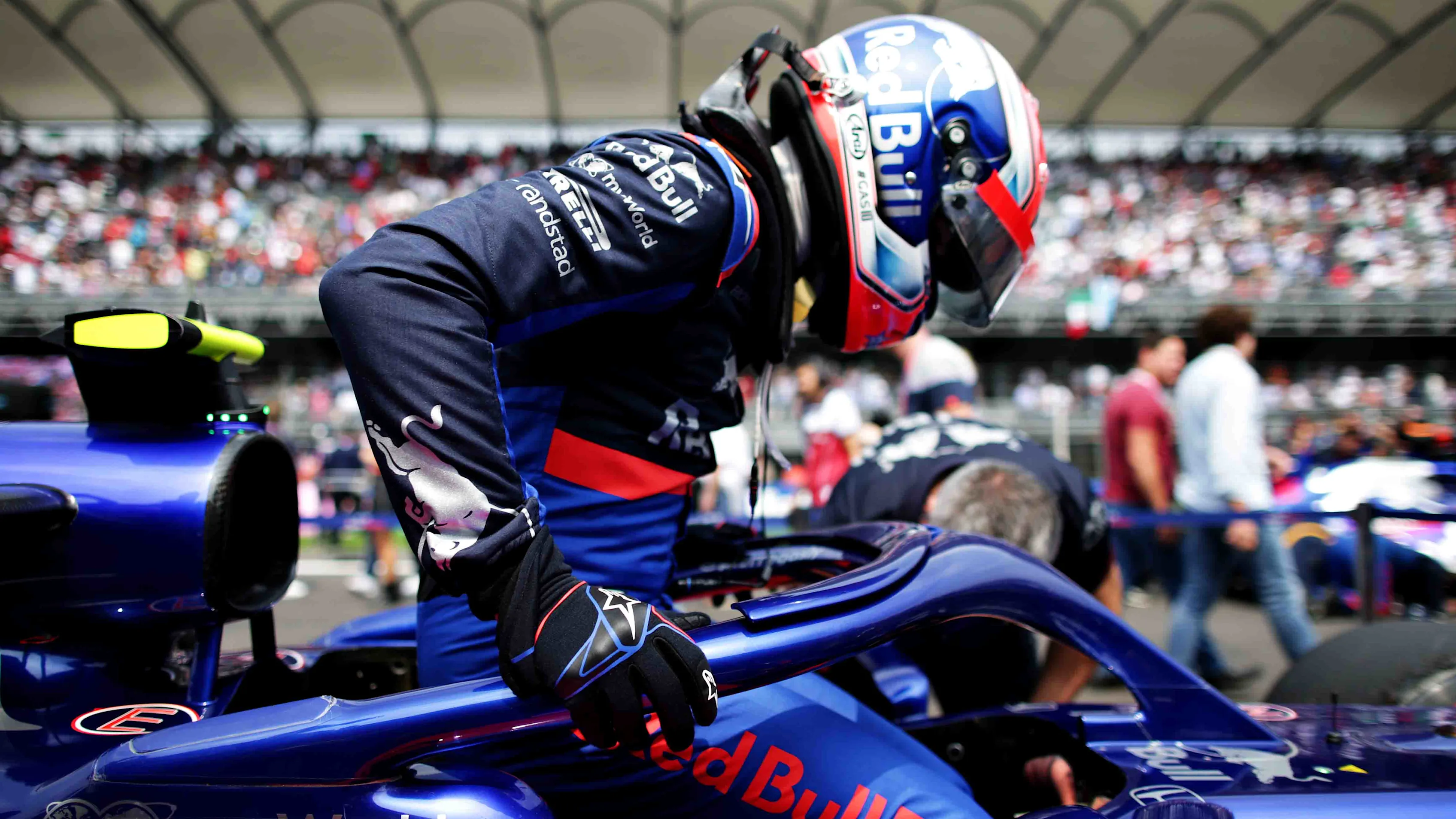MEXICO CITY, MEXICO - OCTOBER 27: Daniil Kvyat of Russia and Scuderia Toro Rosso prepares to drive on the grid before the F1 Grand Prix of Mexico at Autodromo Hermanos Rodriguez on October 27, 2019 in Mexico City, Mexico. (Photo by Peter Fox/Getty Images)