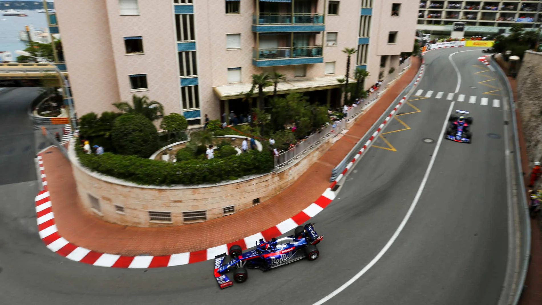 MONTE CARLO, MONACO - MAY 26: Daniil Kvyat, Toro Rosso STR14, leads Alexander Albon, Toro Rosso STR14 during the Monaco GP at Monte Carlo on May 26, 2019 in Monte Carlo, Monaco. (Photo by Dom Romney / LAT Images)