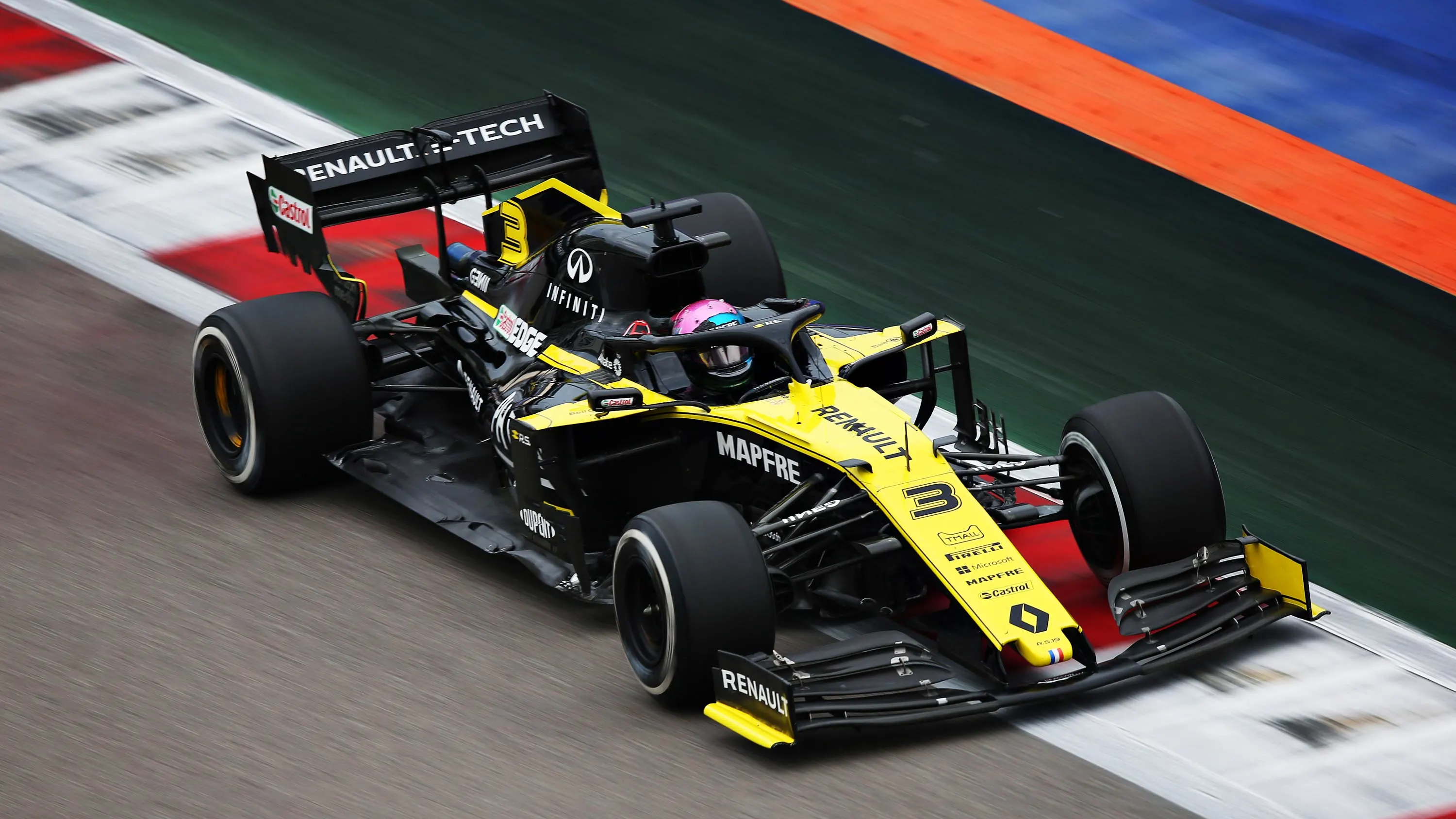 SOCHI, RUSSIA - SEPTEMBER 27: Daniel Ricciardo of Australia driving the (3) Renault Sport Formula