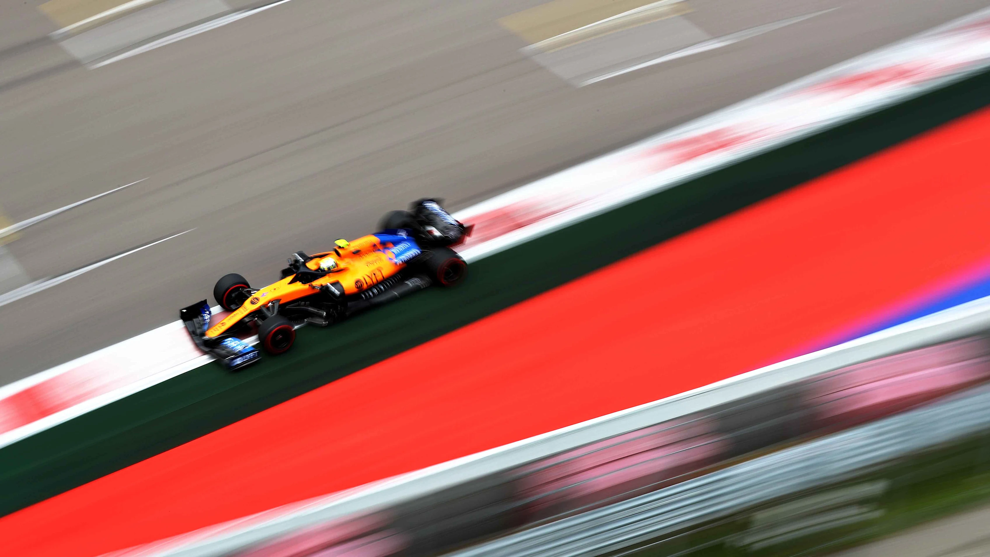 SOCHI, RUSSIA - SEPTEMBER 28: Lando Norris of Great Britain driving the (4) McLaren F1 Team MCL34