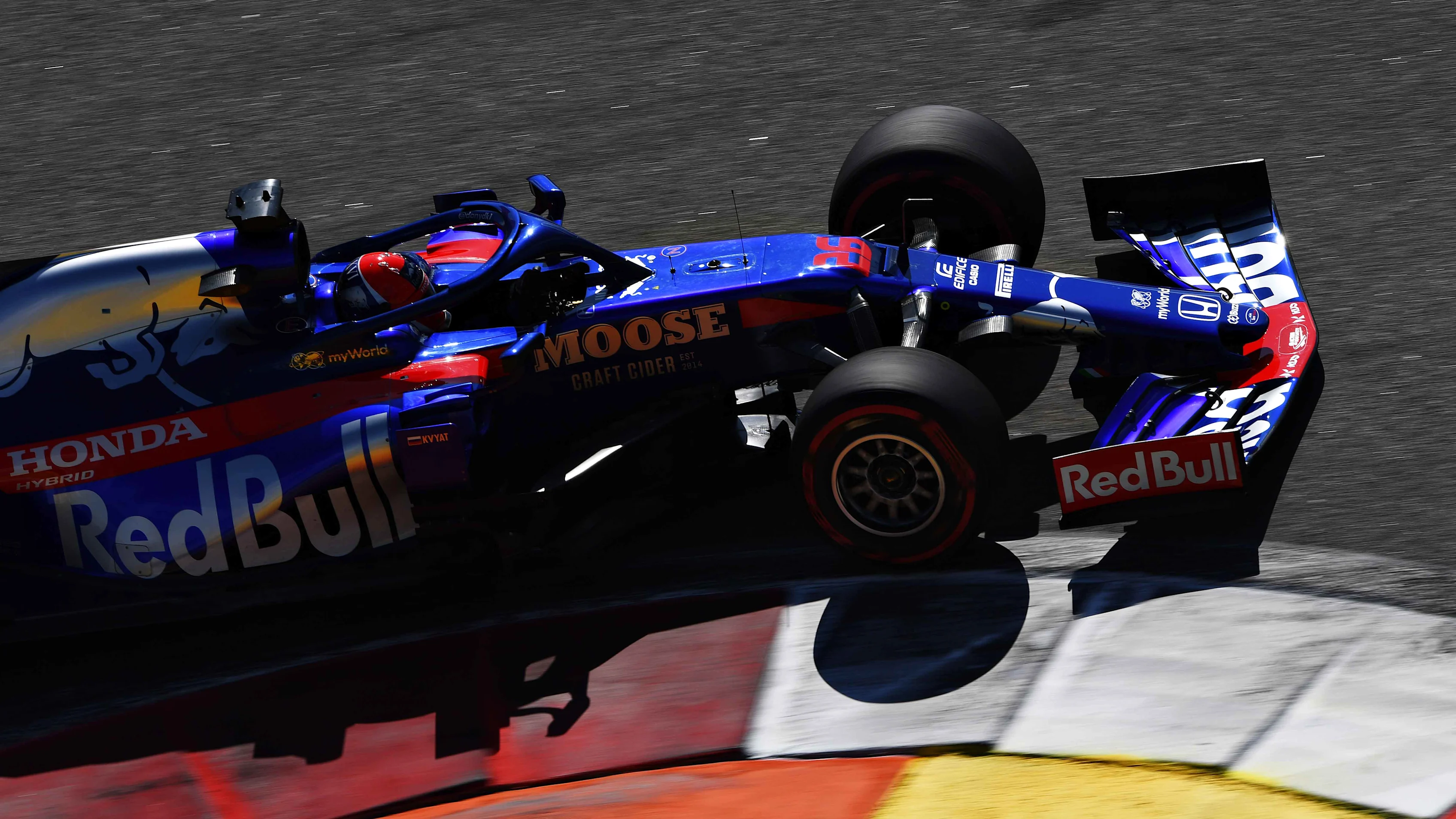 SOCHI, RUSSIA - SEPTEMBER 29: Daniil Kvyat driving the (26) Scuderia Toro Rosso STR14 Honda on the
