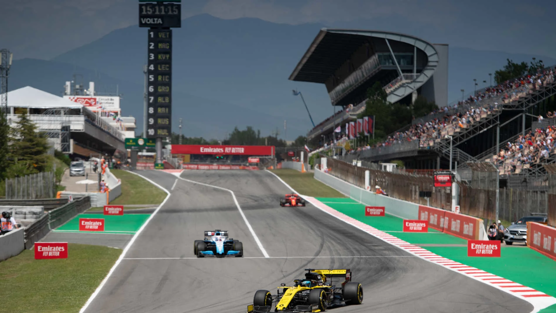 CIRCUIT DE BARCELONA-CATALUNYA, SPAIN - MAY 10: Daniel Ricciardo, Renault R.S.19, leads George