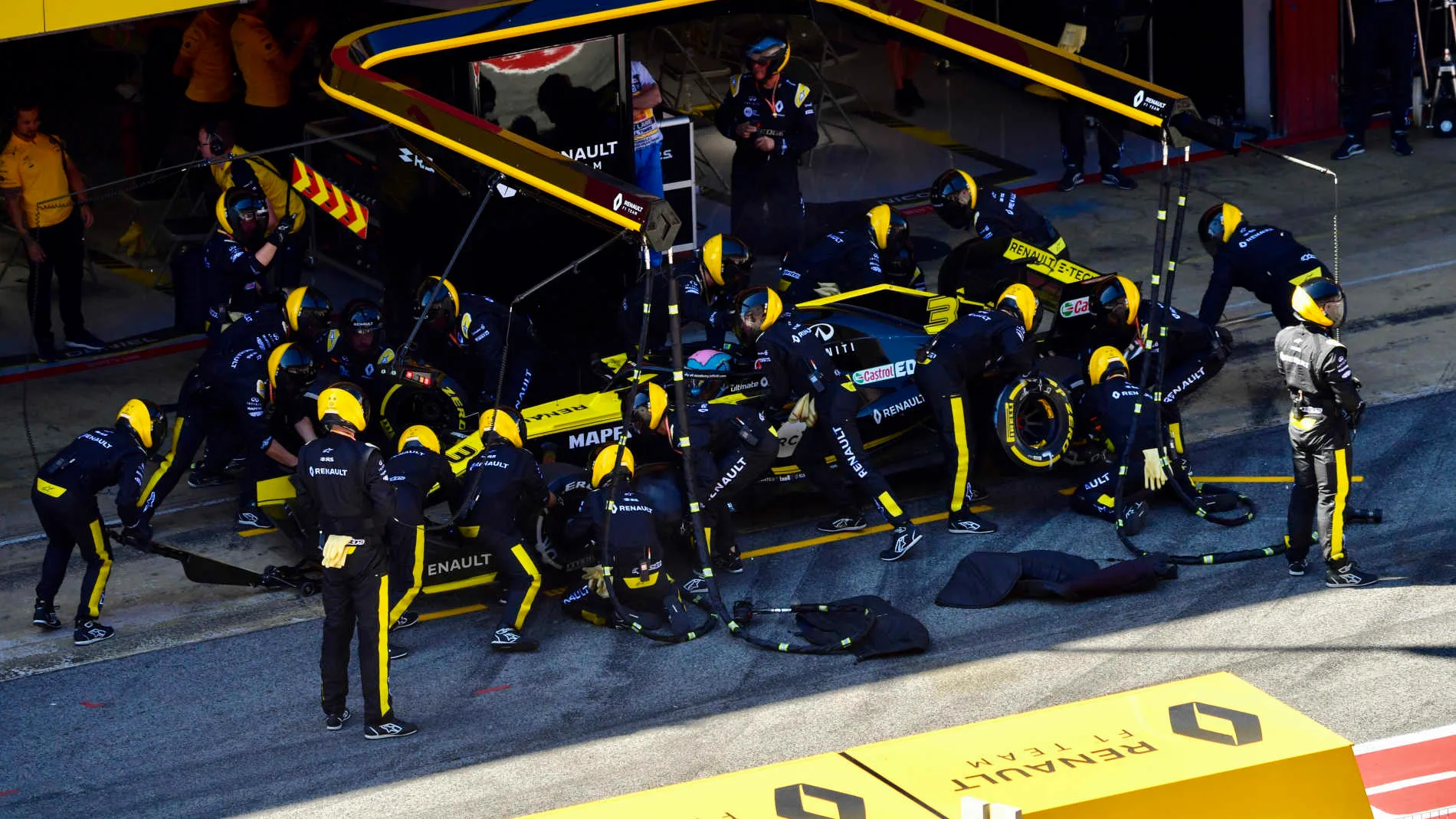 CIRCUIT DE BARCELONA-CATALUNYA, SPAIN - MAY 12: Daniel Ricciardo, Renault R.S.19, makes a pit stop
