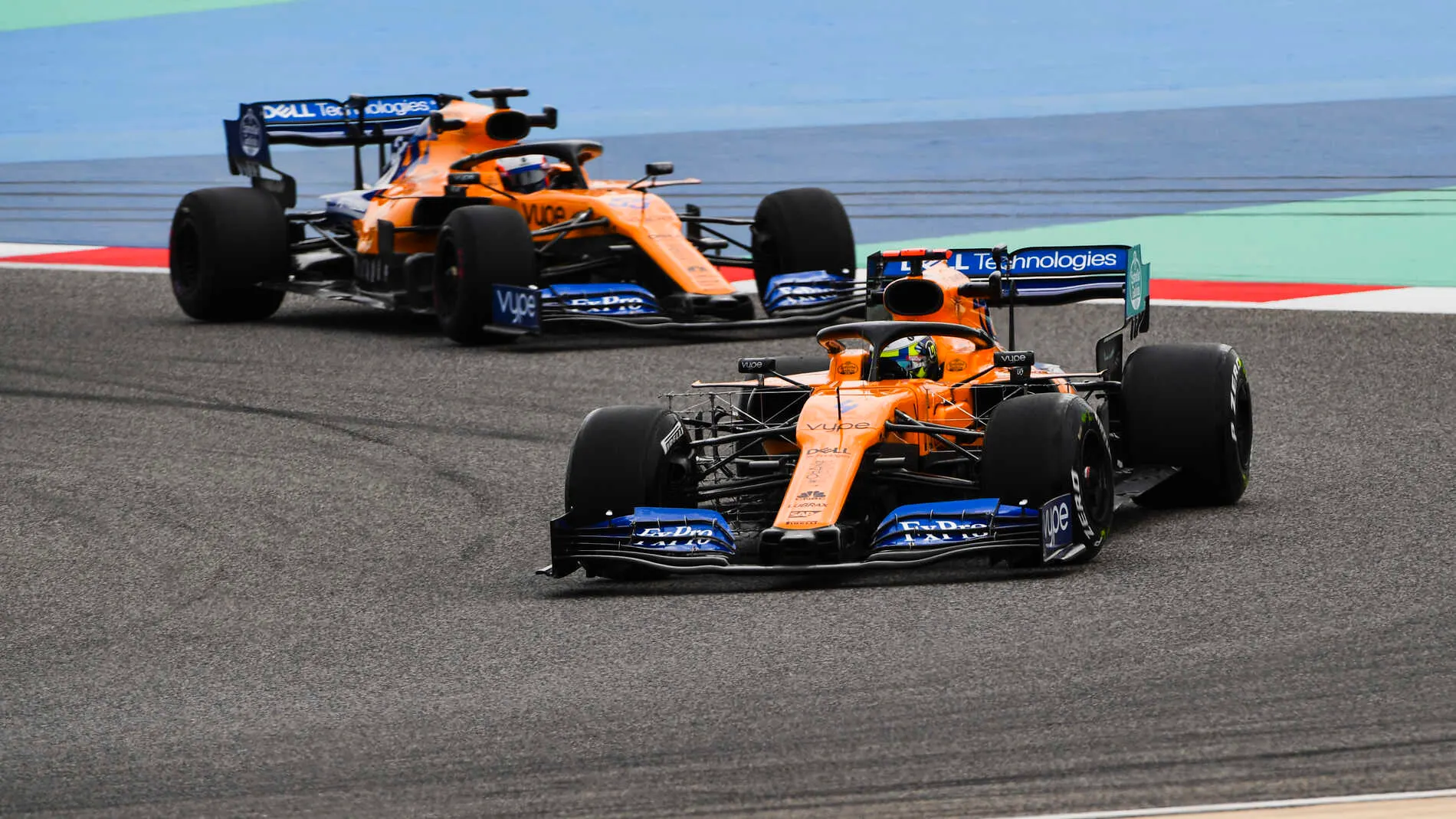 BAHRAIN INTERNATIONAL CIRCUIT, BAHRAIN - APRIL 03: Lando Norris, McLaren MCL34 and Carlos Sainz