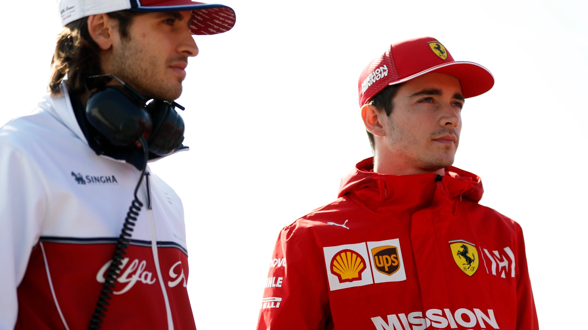 CIRCUIT DE BARCELONA-CATALUNYA, SPAIN - MARCH 01: Antonio Giovinazzi, Alfa Romeo Racing and Charles Leclerc, Ferrari during the Barcelona February testing II at Circuit de Barcelona-Catalunya on March 01, 2019 in Circuit de Barcelona-Catalunya, Spain. (Photo by Zak Mauger / LAT Images)
