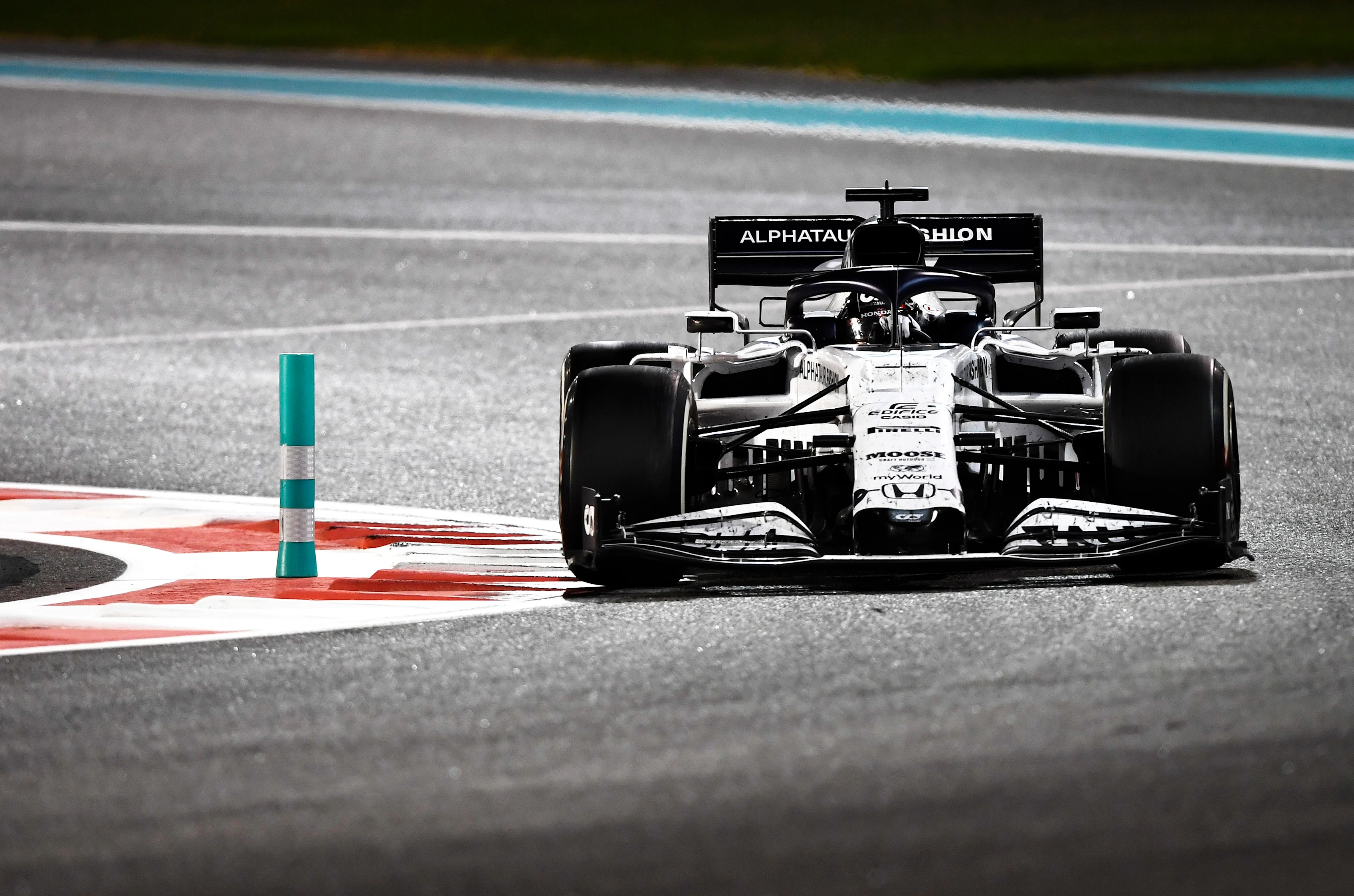 ABU DHABI, UNITED ARAB EMIRATES - DECEMBER 13: Daniil Kvyat of Russia driving the (26) Scuderia