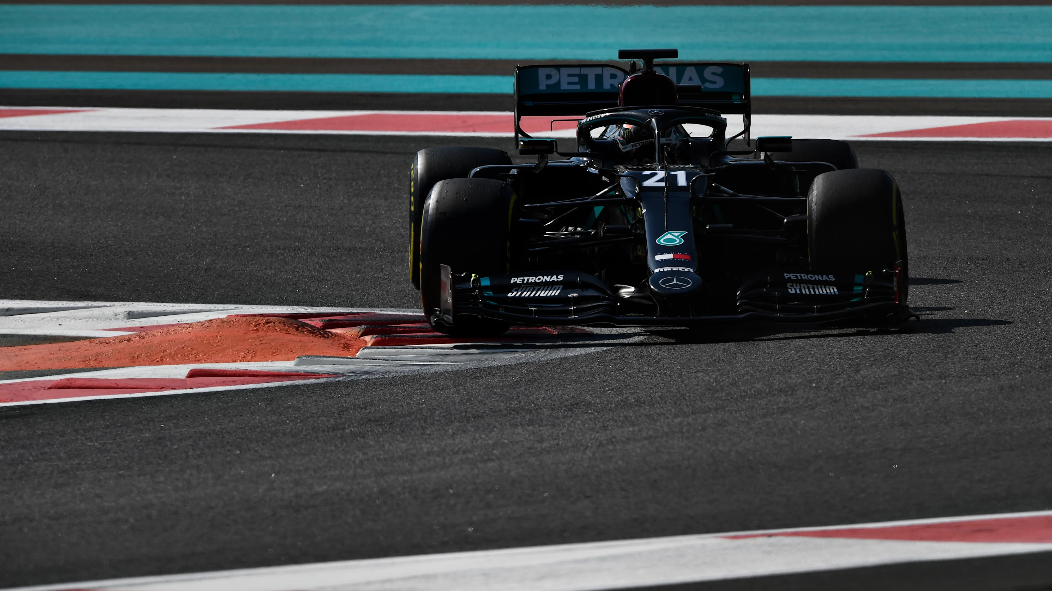 ABU DHABI, UNITED ARAB EMIRATES - DECEMBER 15: Nyck de Vries of the Netherlands driving the