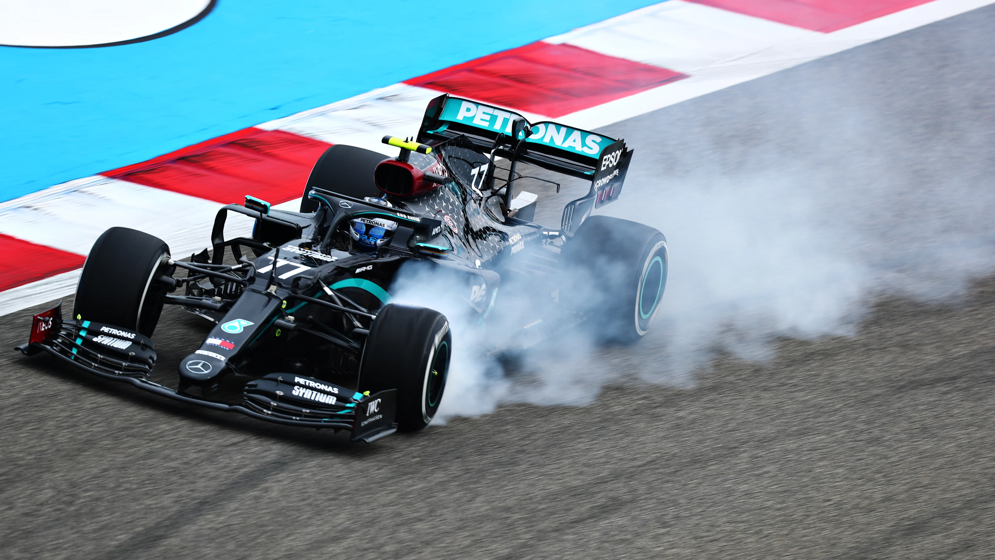 BAHRAIN, BAHRAIN - NOVEMBER 27: Valtteri Bottas of Finland driving the (77) Mercedes AMG Petronas