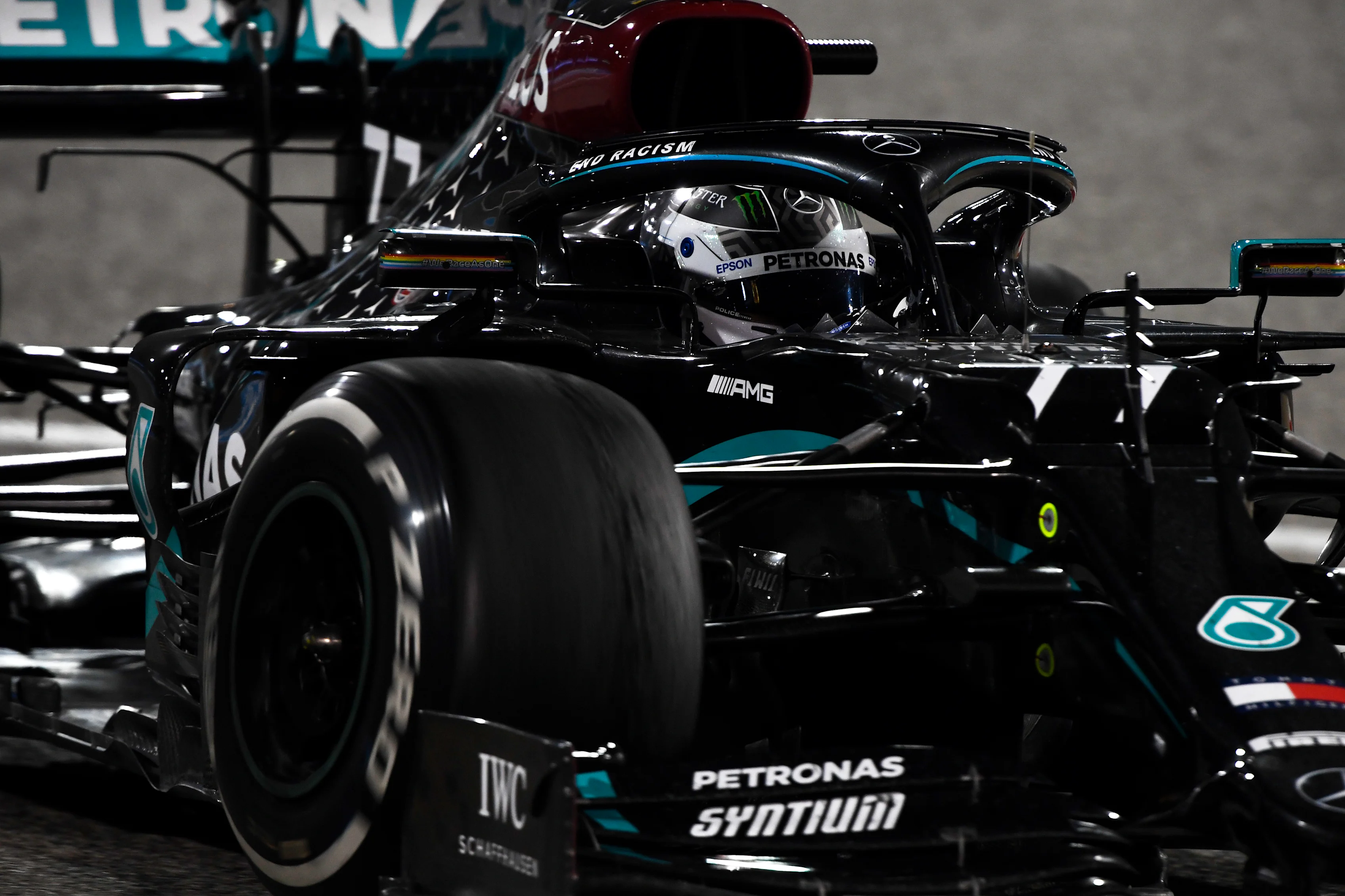 BAHRAIN, BAHRAIN - NOVEMBER 29: Valtteri Bottas of Finland driving the (77) Mercedes AMG Petronas F1 Team Mercedes W11 on track during the F1 Grand Prix of Bahrain at Bahrain International Circuit on November 29, 2020 in Bahrain, Bahrain. (Photo by Rudy Carezzevoli/Getty Images)