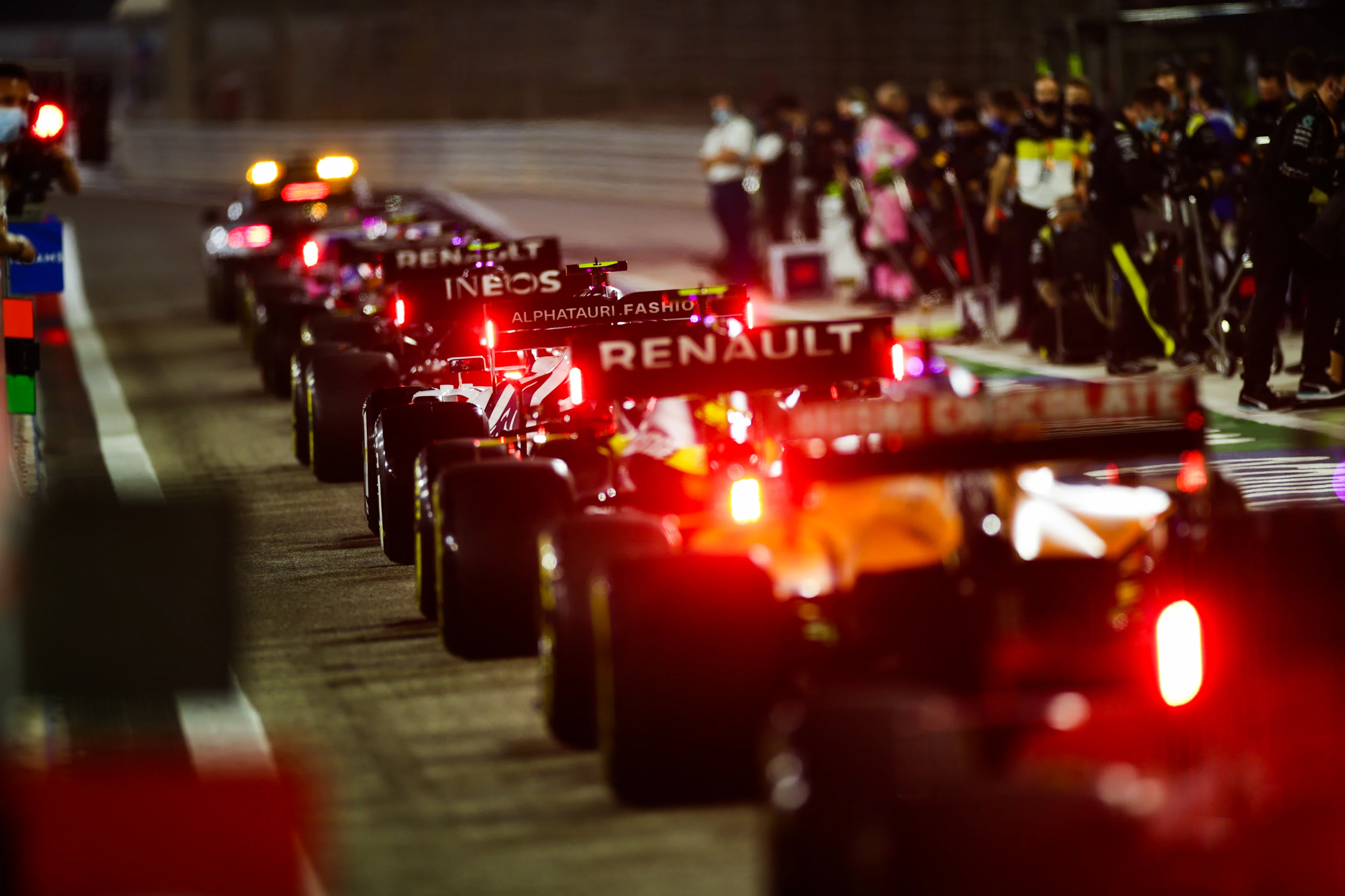 BAHRAIN, BAHRAIN - NOVEMBER 29: Re-start during the F1 Grand Prix of Bahrain at Bahrain