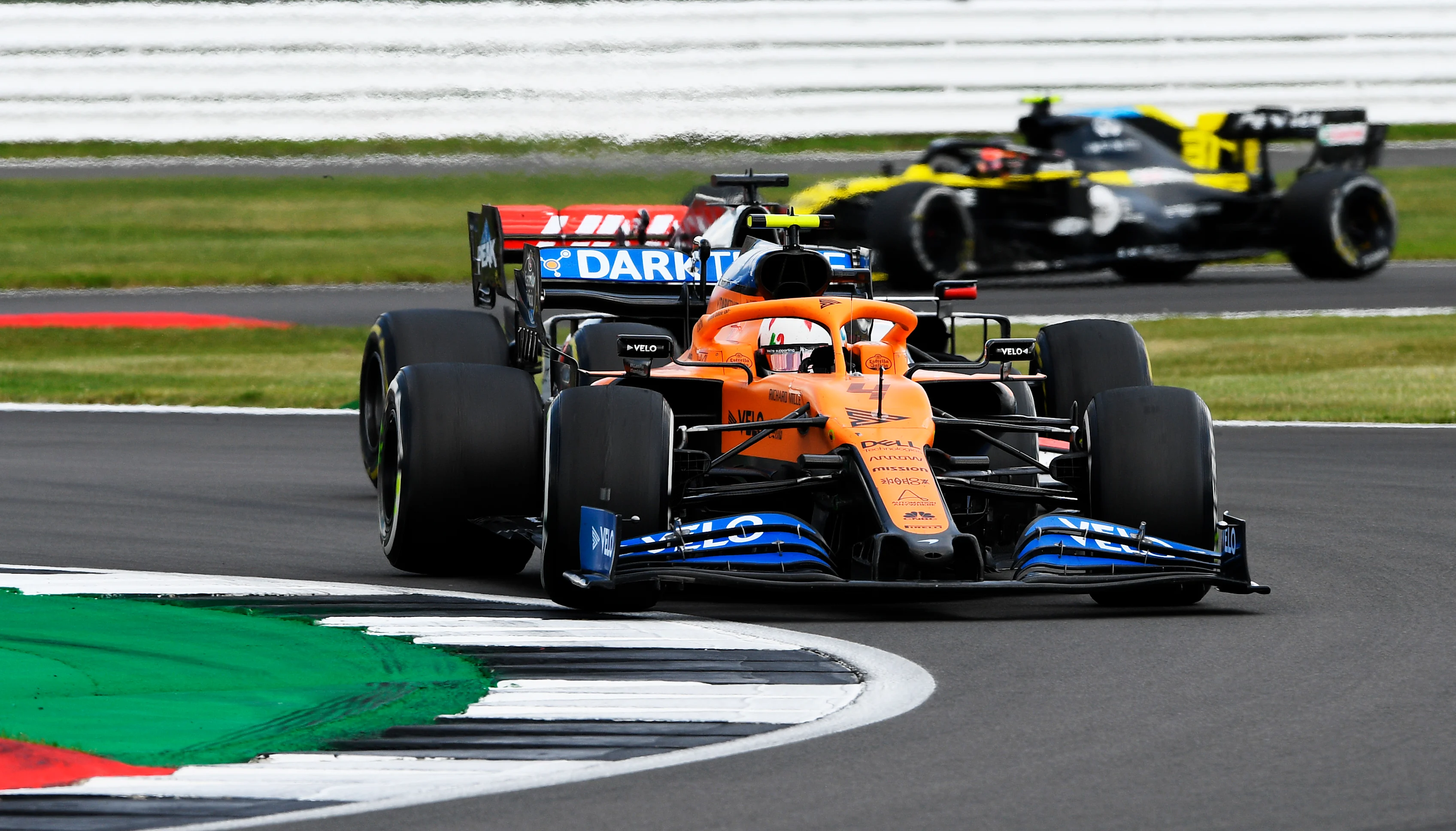 NORTHAMPTON, ENGLAND - AUGUST 02: Lando Norris of Great Britain driving the (4) McLaren F1 Team MCL35 Renault on track during the F1 Grand Prix of Great Britain at Silverstone on August 02, 2020 in Northampton, England. (Photo by Rudy Carezzevoli/Getty Images)