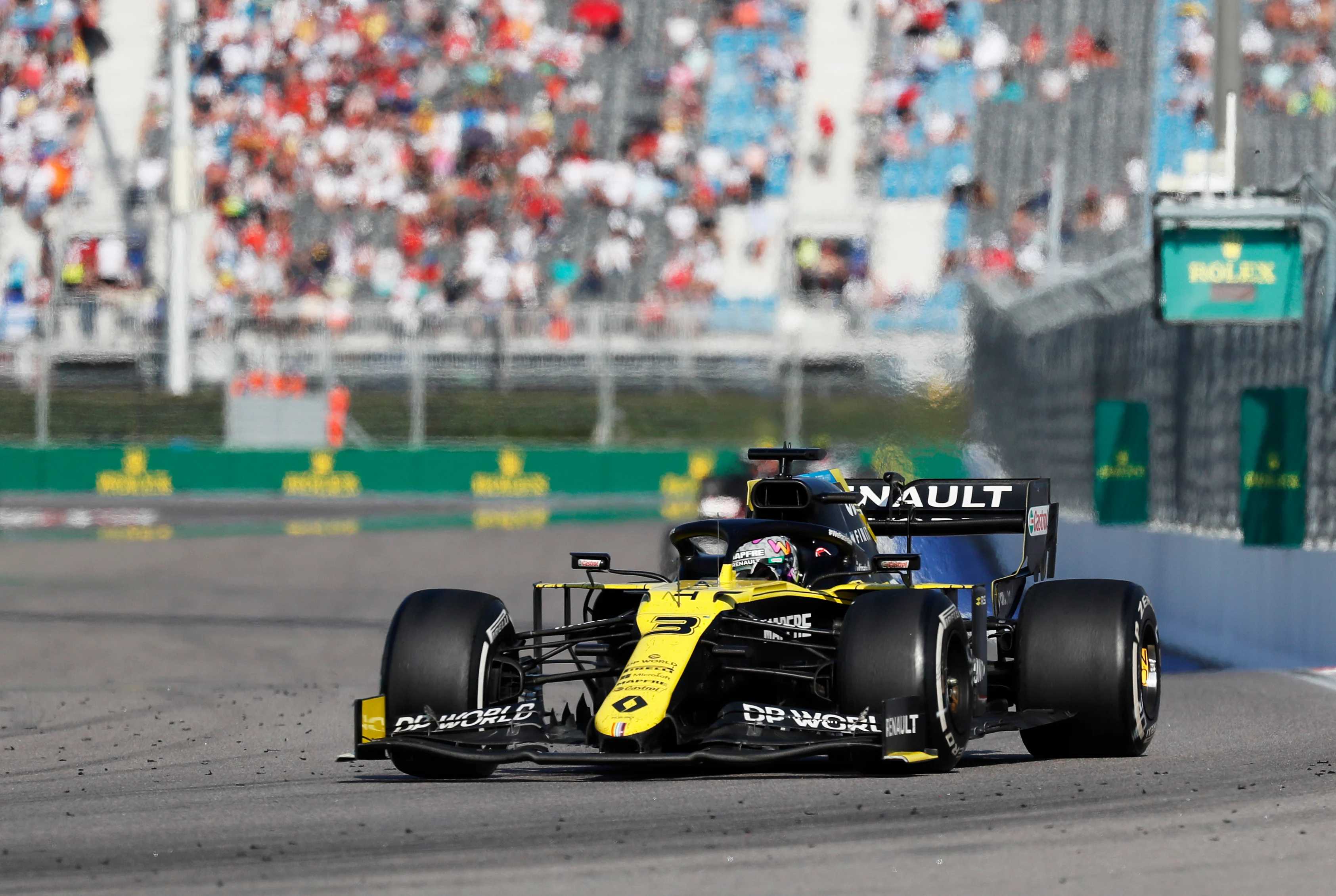 SOCHI, RUSSIA - SEPTEMBER 27: Daniel Ricciardo of Australia driving the (3) Renault Sport Formula