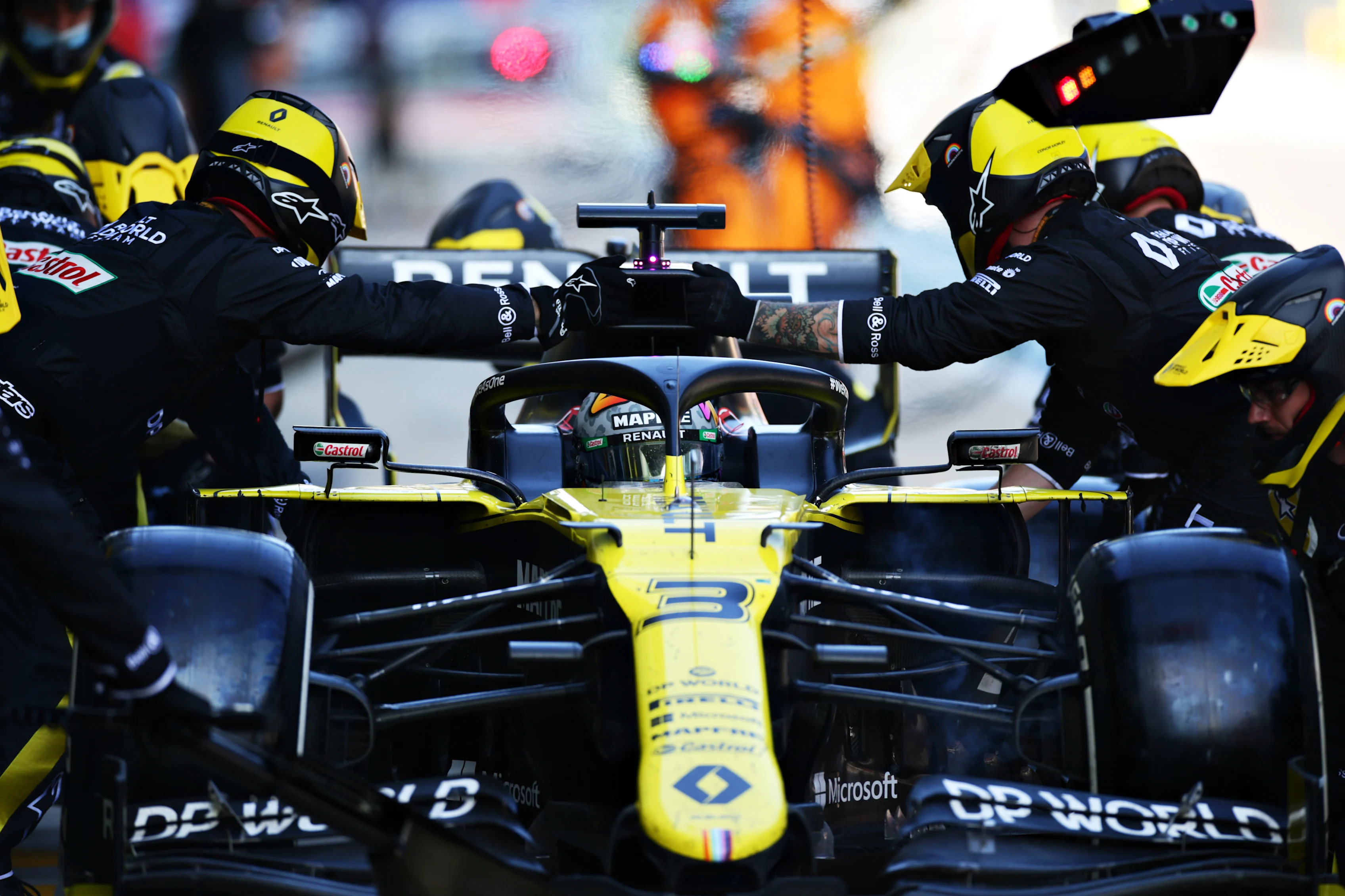 SOCHI, RUSSIA - SEPTEMBER 27: Daniel Ricciardo of Australia driving the (3) Renault Sport Formula