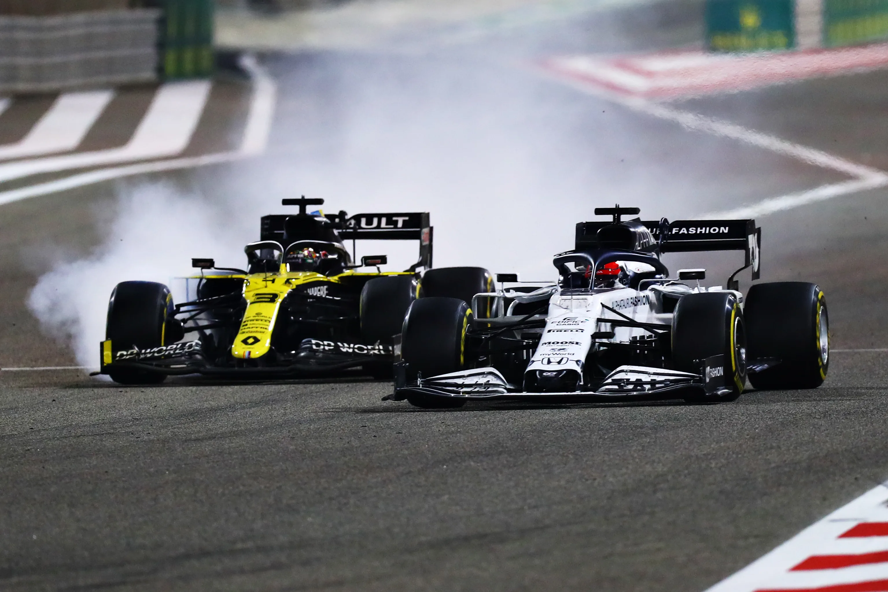 BAHRAIN, BAHRAIN - DECEMBER 06: Daniil Kvyat of Russia driving the (26) Scuderia AlphaTauri AT01