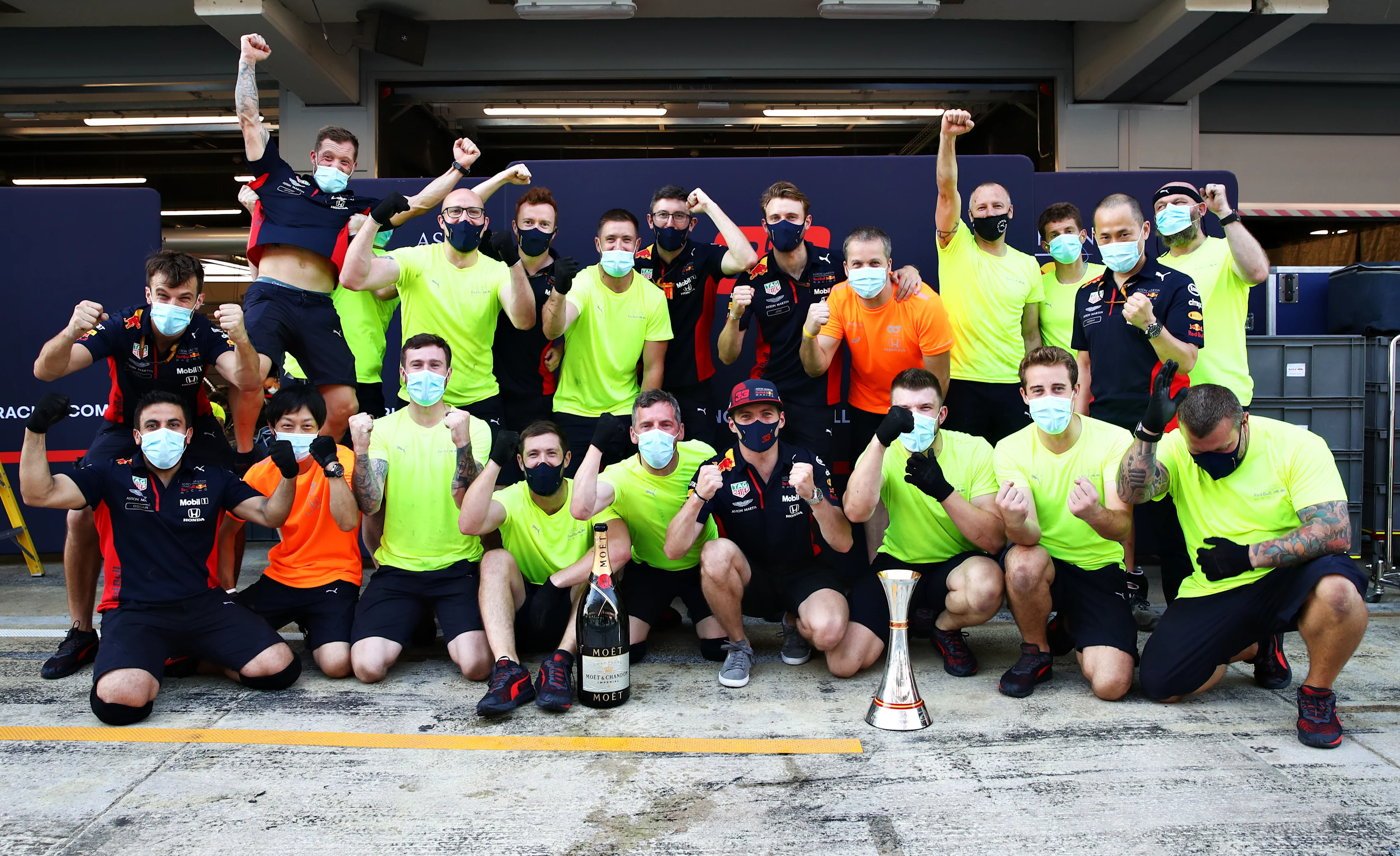 BARCELONA, SPAIN - AUGUST 16: Second placed Max Verstappen of Netherlands and Red Bull Racing celebrates with his team after the F1 Grand Prix of Spain at Circuit de Barcelona-Catalunya on August 16, 2020 in Barcelona, Spain. (Photo by Mark Thompson/Getty Images)