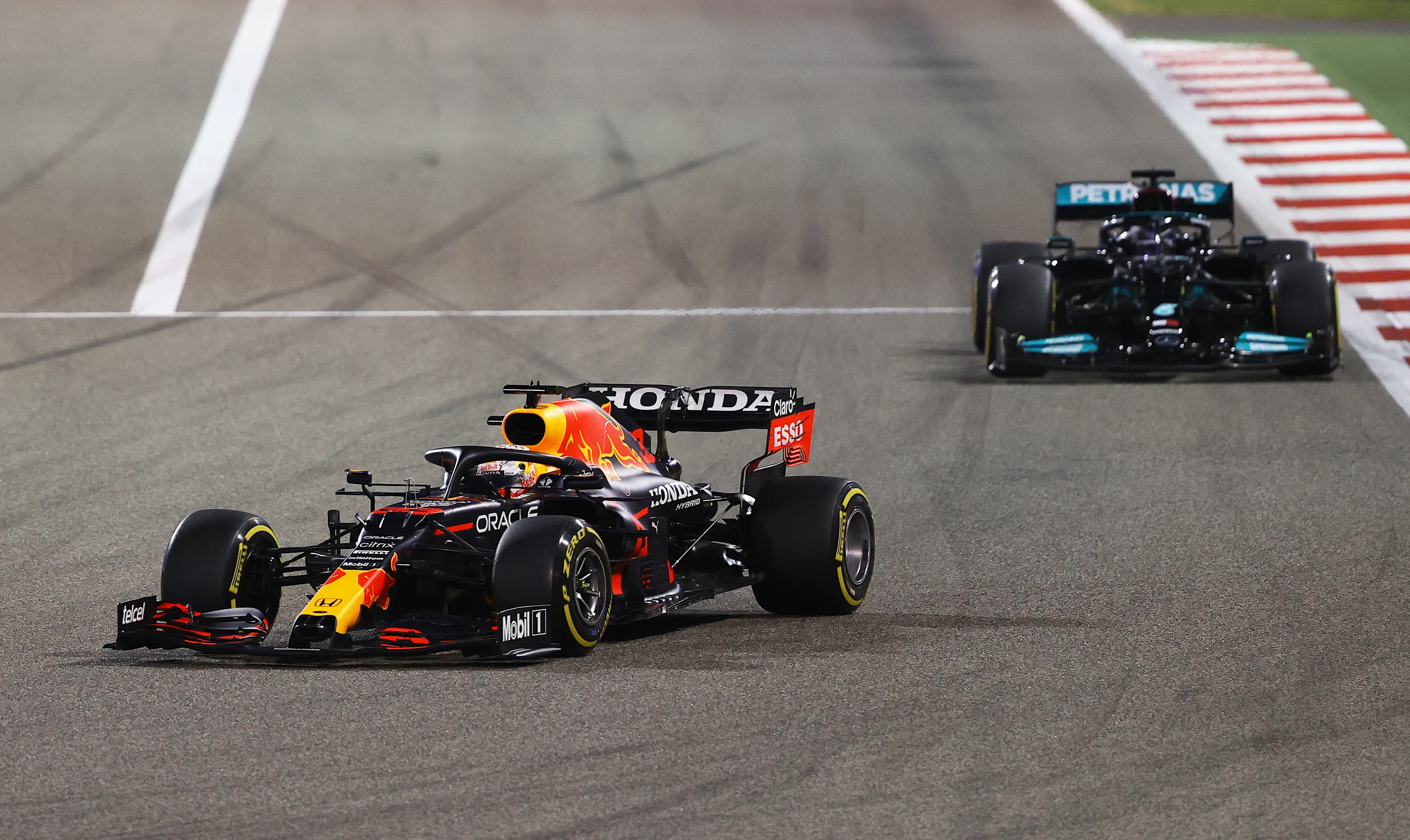 BAHRAIN, BAHRAIN - MARCH 28: Max Verstappen of the Netherlands driving the (33) Red Bull Racing