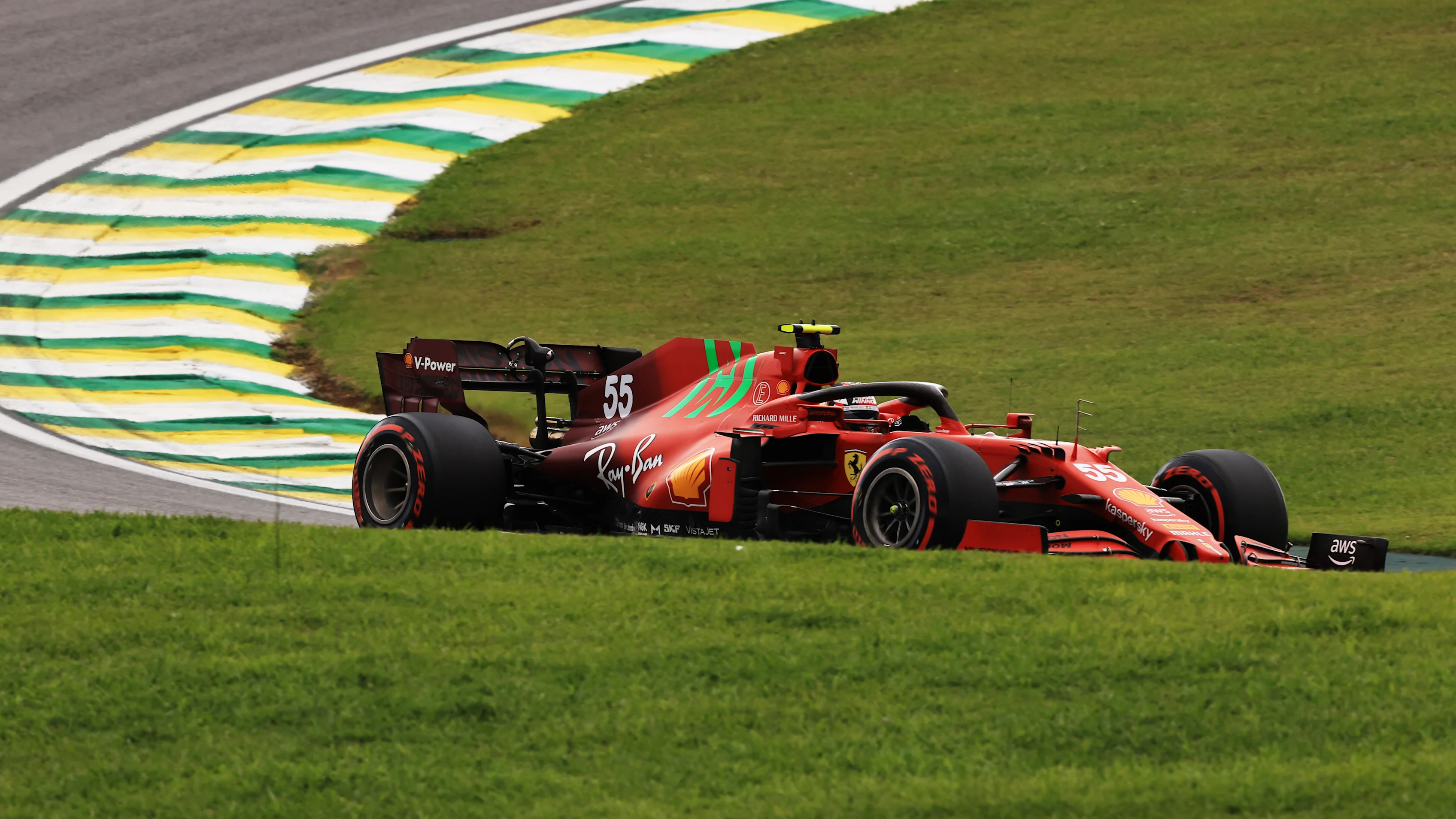 SAO PAULO, BRAZIL - NOVEMBER 12: Carlos Sainz of Spain driving the (55) Scuderia Ferrari SF21 during qualifying ahead of the F1 Grand Prix of Brazil at Autodromo Jose Carlos Pace on November 12, 2021 in Sao Paulo, Brazil. (Photo by Buda Mendes/Getty Images)