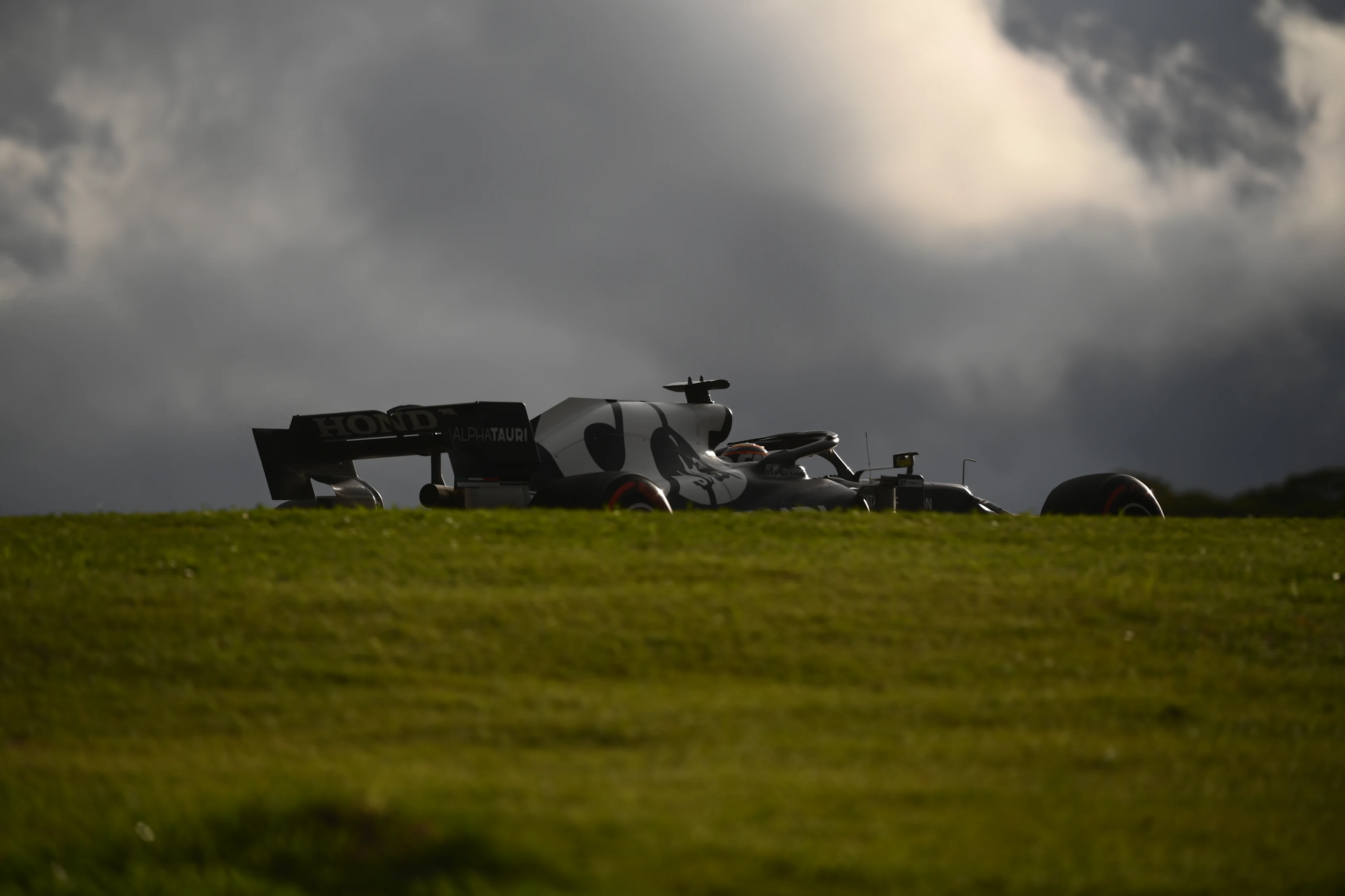 SAO PAULO, BRAZIL - NOVEMBER 13: Yuki Tsunoda of Japan driving the (22) Scuderia AlphaTauri AT02 Honda during the sprint ahead of the F1 Grand Prix of Brazil at Autodromo Jose Carlos Pace on November 13, 2021 in Sao Paulo, Brazil. (Photo by Clive Mason - Formula 1/Formula 1 via Getty Images)