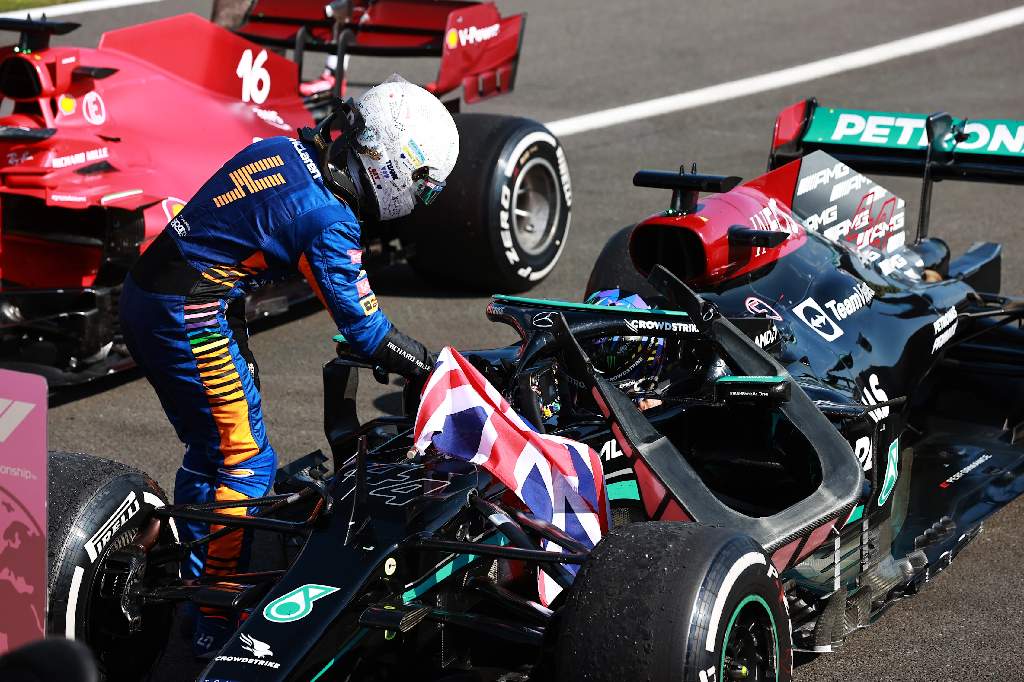 NORTHAMPTON, ENGLAND - JULY 18: Race winner Lewis Hamilton of Great Britain and Mercedes GP is congratulated by Lando Norris of Great Britain and McLaren F1 in parc ferme during the F1 Grand Prix of Great Britain at Silverstone on July 18, 2021 in Northampton, England. (Photo by Mark Thompson/Getty Images)