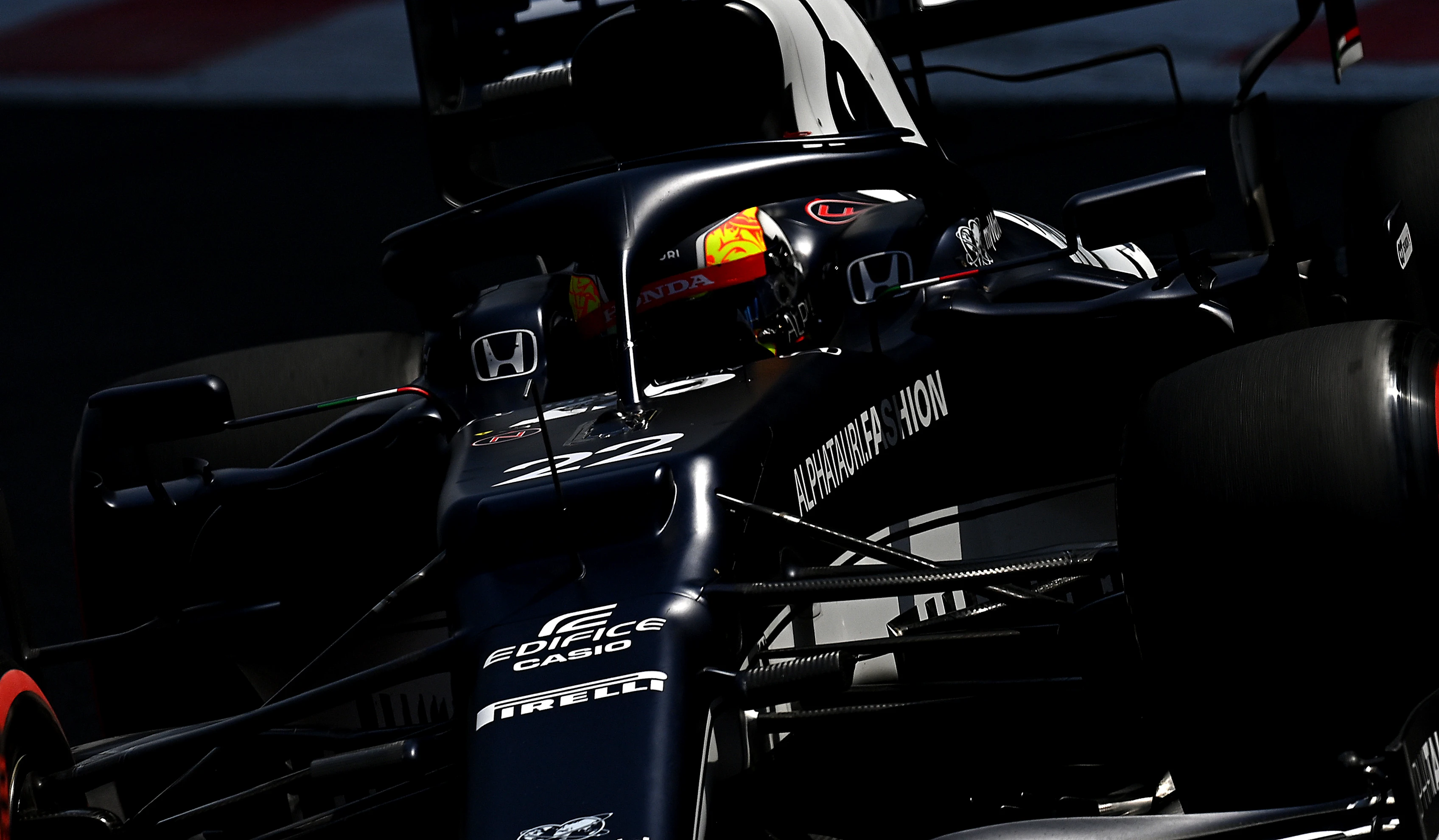 MEXICO CITY, MEXICO - NOVEMBER 06: Yuki Tsunoda of Japan driving the (22) Scuderia AlphaTauri AT02 Honda during qualifying ahead of the F1 Grand Prix of Mexico at Autodromo Hermanos Rodriguez on November 06, 2021 in Mexico City, Mexico. (Photo by Clive Mason/Getty Images)