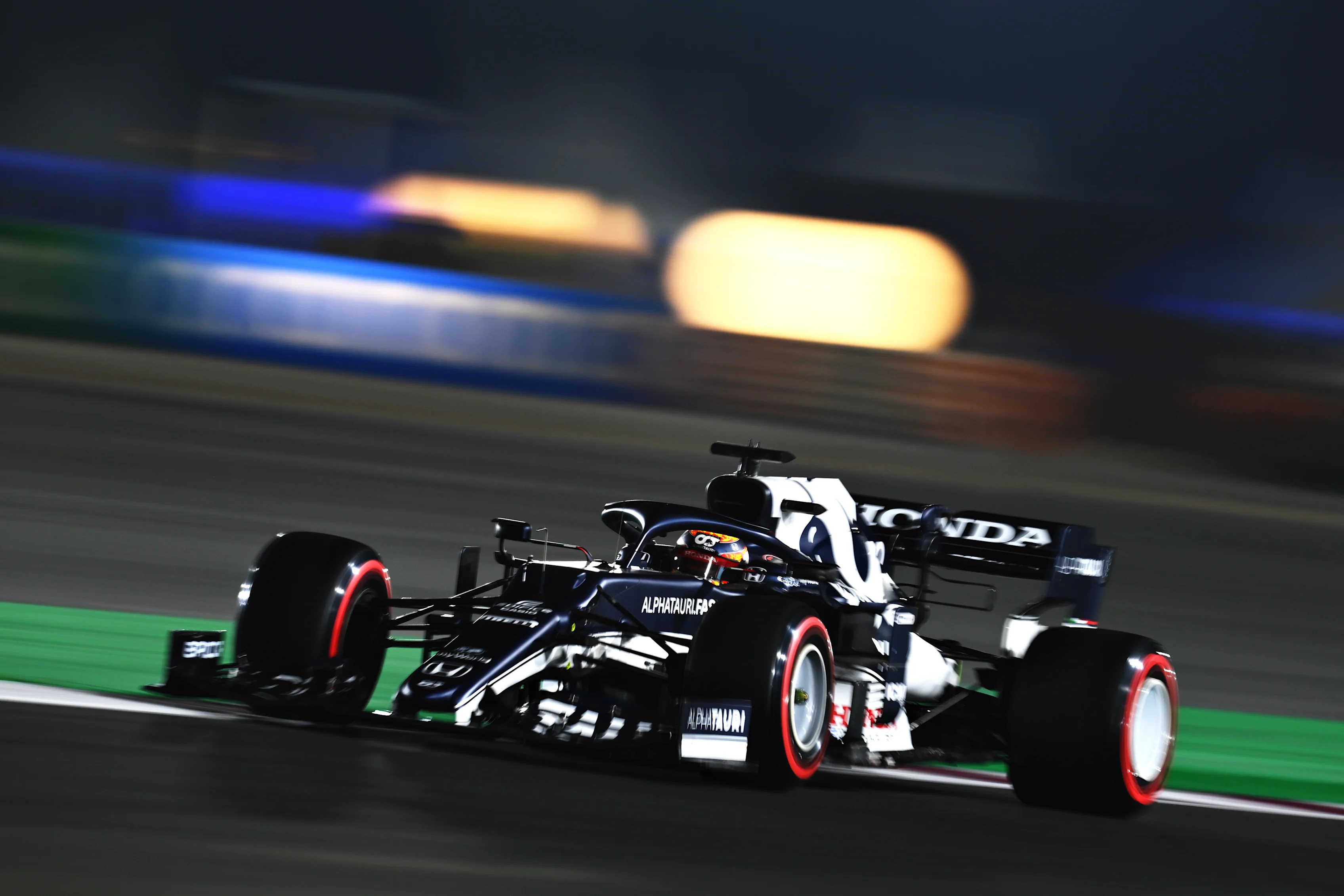 DOHA, QATAR - NOVEMBER 20: Yuki Tsunoda of Japan driving the (22) Scuderia AlphaTauri AT02 Honda