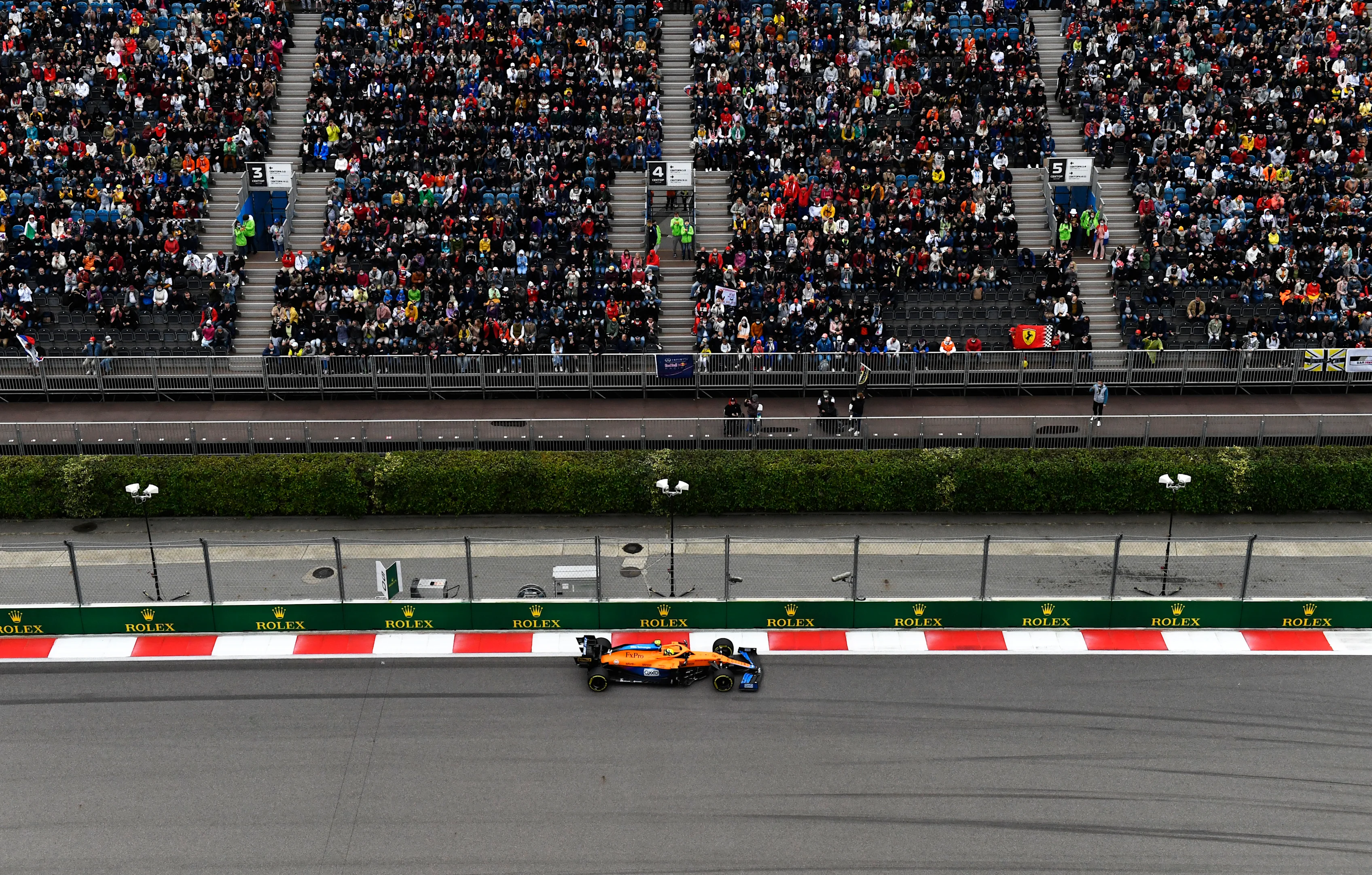 SOCHI, RUSSIA - SEPTEMBER 26: Lando Norris of Great Britain driving the (4) McLaren F1 Team MCL35M
