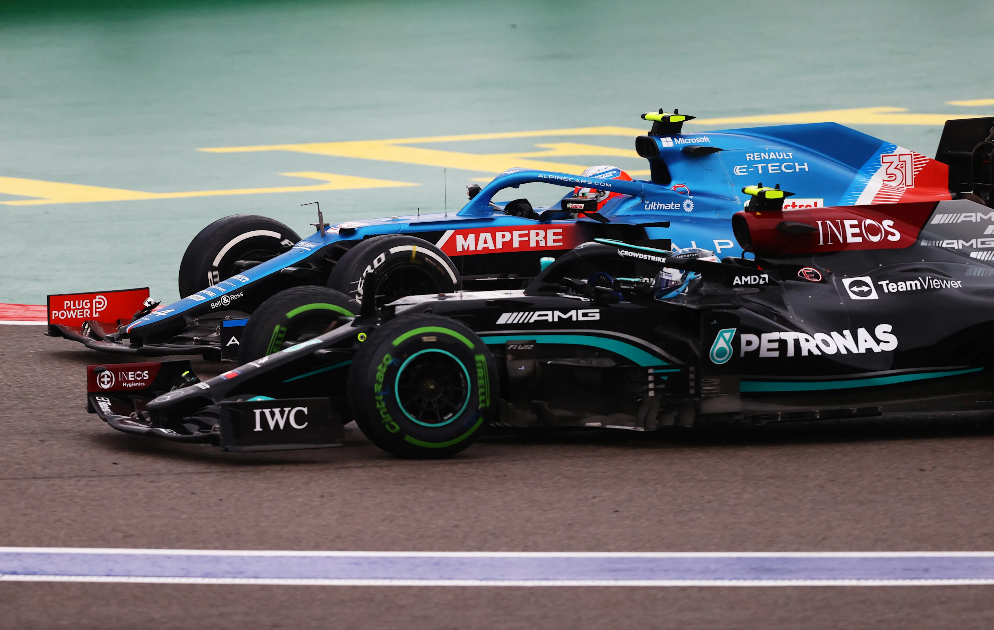 SOCHI, RUSSIA - SEPTEMBER 26: Valtteri Bottas of Finland driving the (77) Mercedes AMG Petronas F1