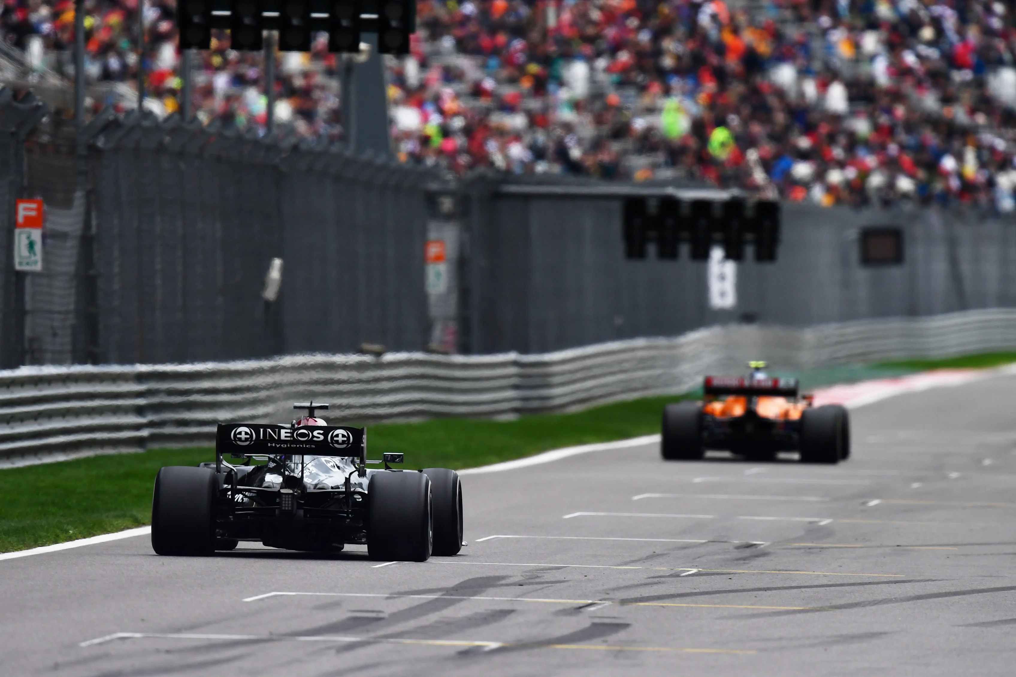 SOCHI, RUSSIA - SEPTEMBER 26: Lewis Hamilton of Great Britain driving the (44) Mercedes AMG Petronas F1 Team Mercedes W12 during the F1 Grand Prix of Russia at Sochi Autodrom on September 26, 2021 in Sochi, Russia. (Photo by Rudy Carezzevoli/Getty Images)