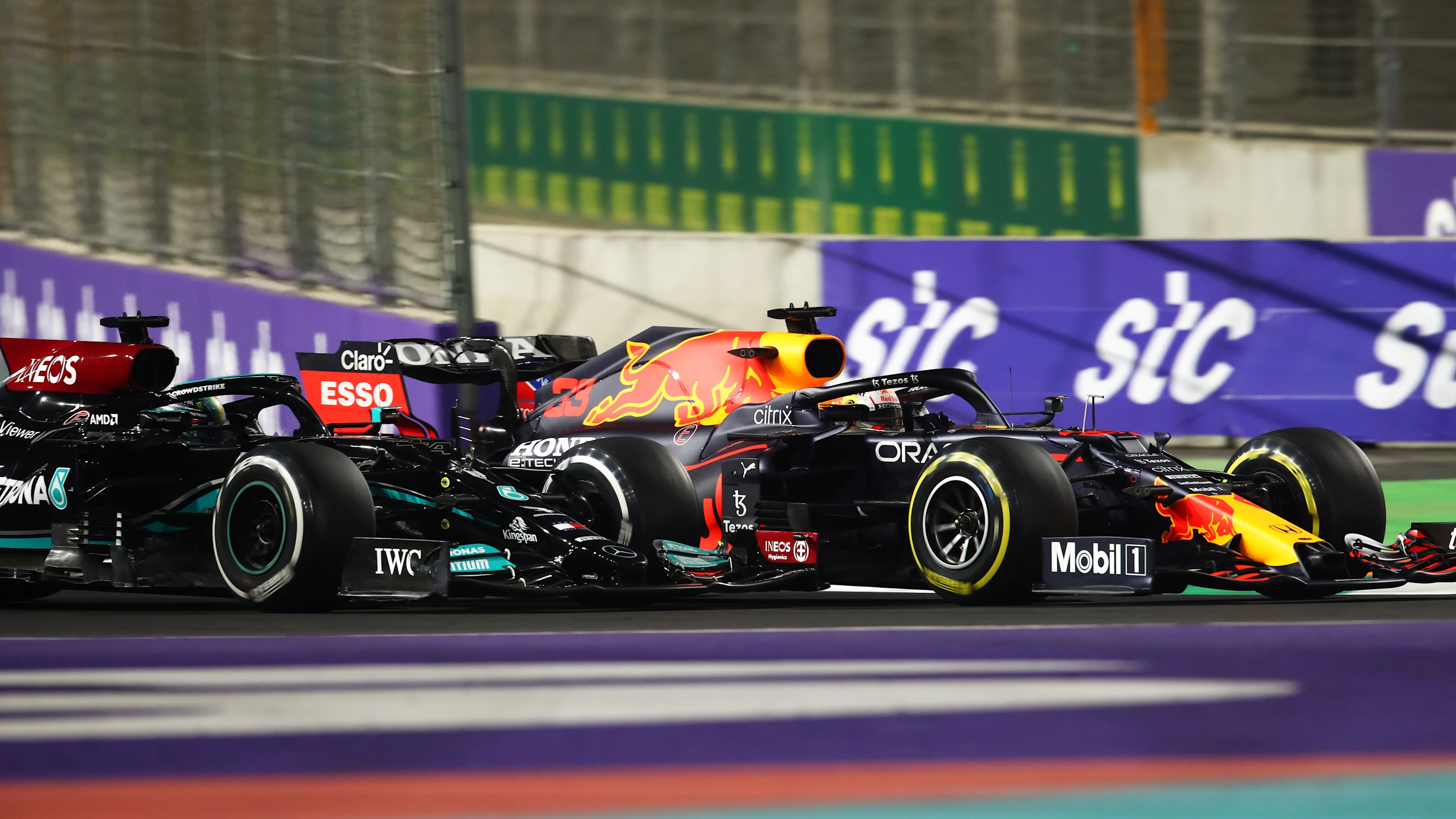JEDDAH, SAUDI ARABIA - DECEMBER 05: Max Verstappen of the Netherlands driving the (33) Red Bull