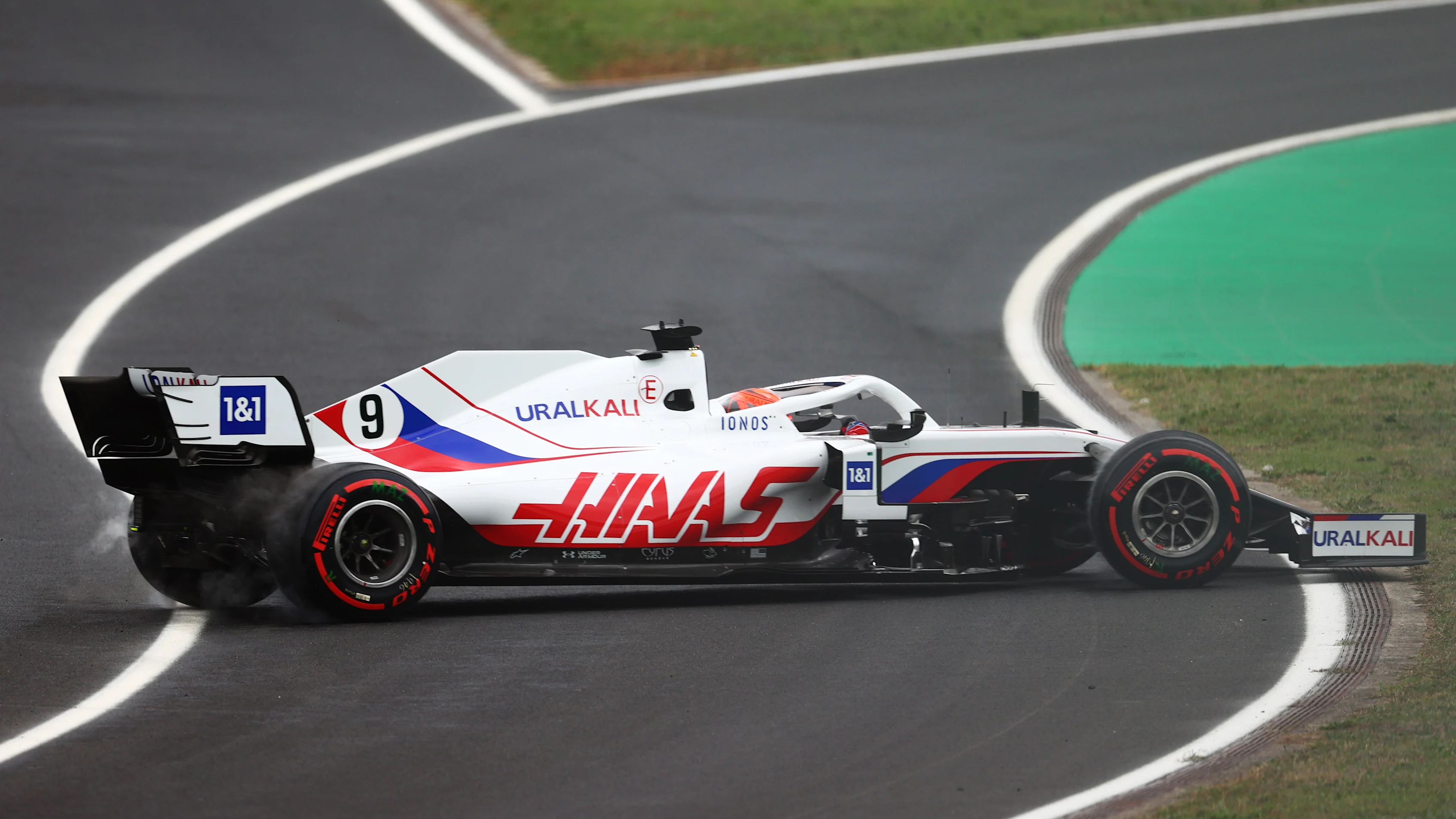 ISTANBUL, TURKEY - OCTOBER 09: Nikita Mazepin of Russia driving the (9) Haas F1 Team VF-21 Ferrari spins during qualifying ahead of the F1 Grand Prix of Turkey at Intercity Istanbul Park on October 09, 2021 in Istanbul, Turkey. (Photo by Dan Istitene - Formula 1/Formula 1 via Getty Images)