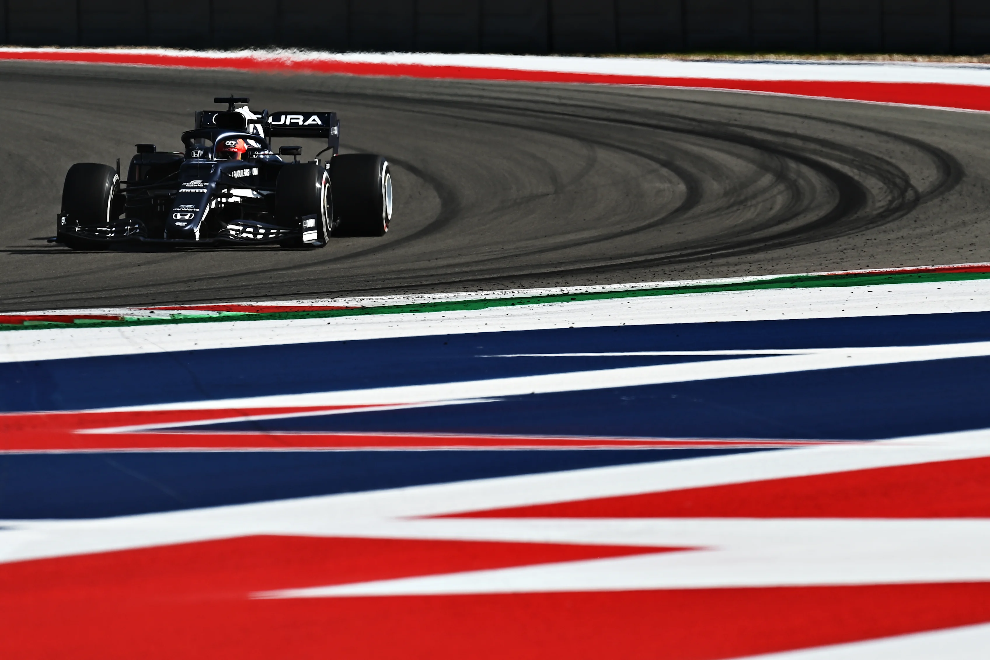 AUSTIN, TEXAS - OCTOBER 24: Yuki Tsunoda of Japan driving the (22) Scuderia AlphaTauri AT02 Honda
